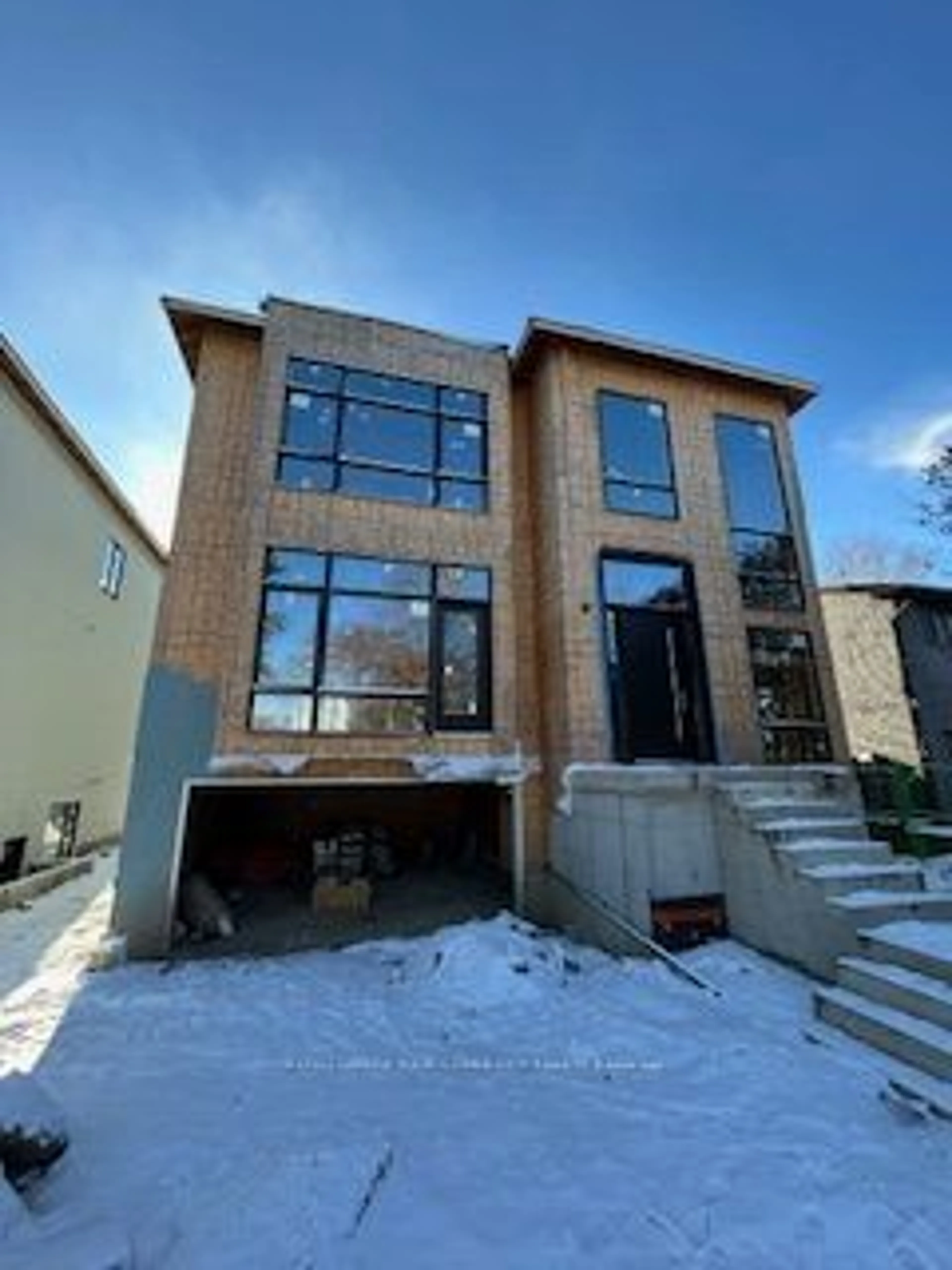 Home with brick exterior material, building for 53 Little Ave, Barrie Ontario L4N 2Z4