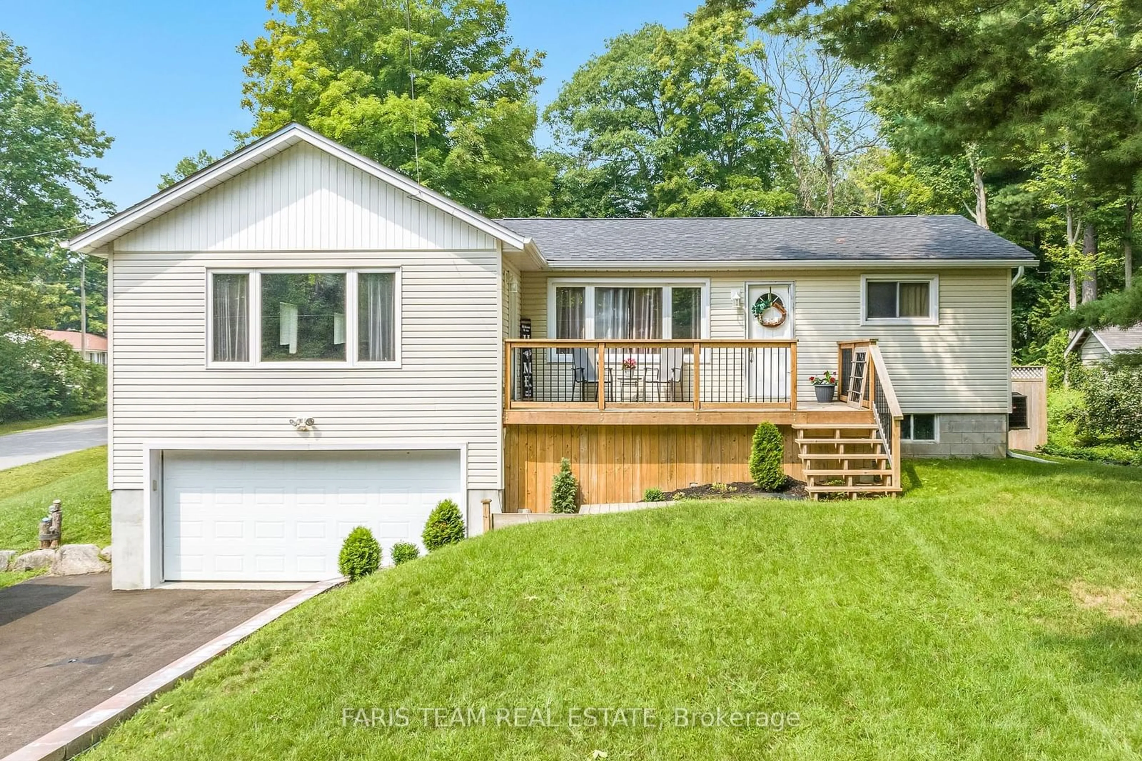 Home with vinyl exterior material, unknown for 328 Peek-A-Boo Tr, Tiny Ontario L9M 0B3