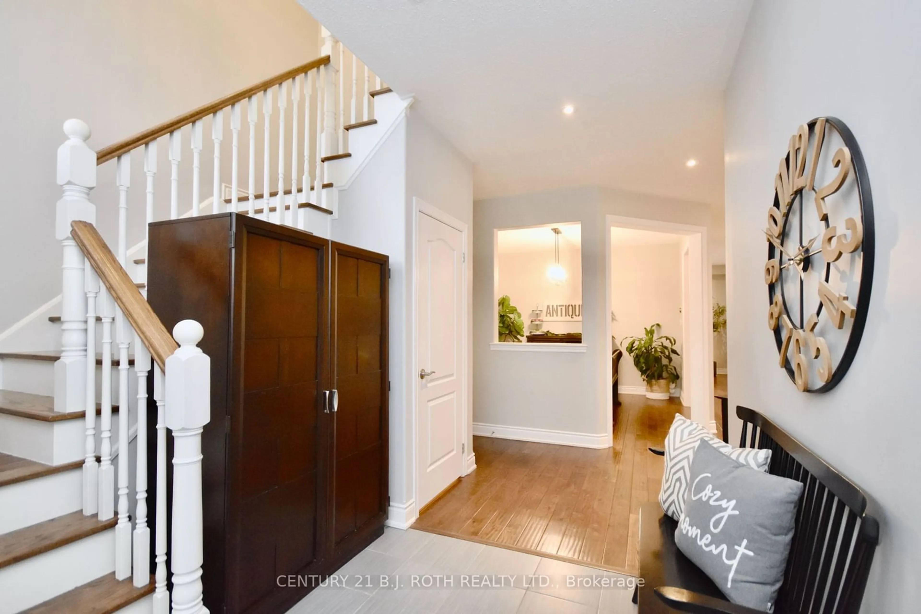 Indoor entryway for 3089 Emperor Dr, Orillia Ontario L3V 6H2