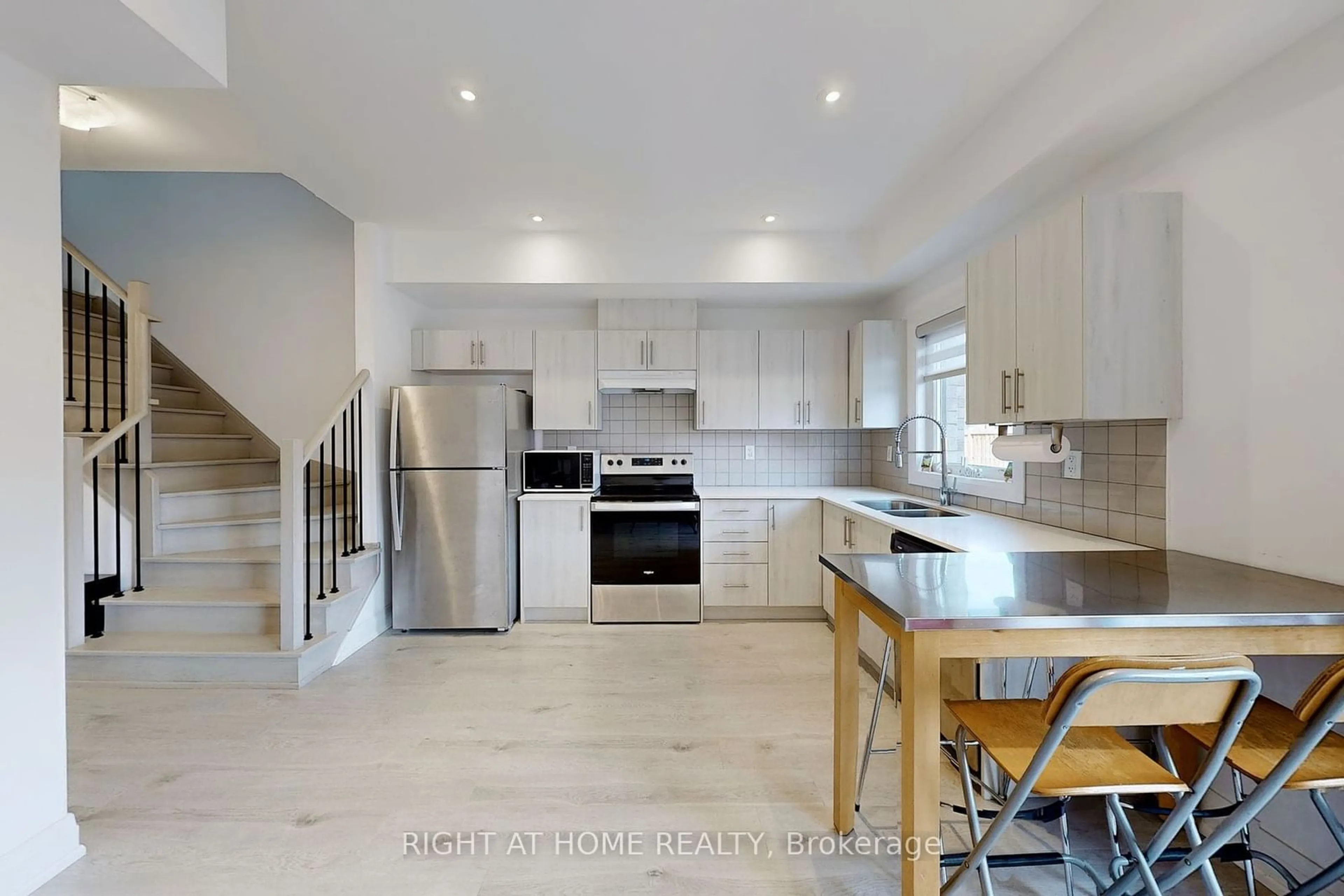 Open concept kitchen, unknown for 96 Fairlane Ave, Barrie Ontario L9J 0M5