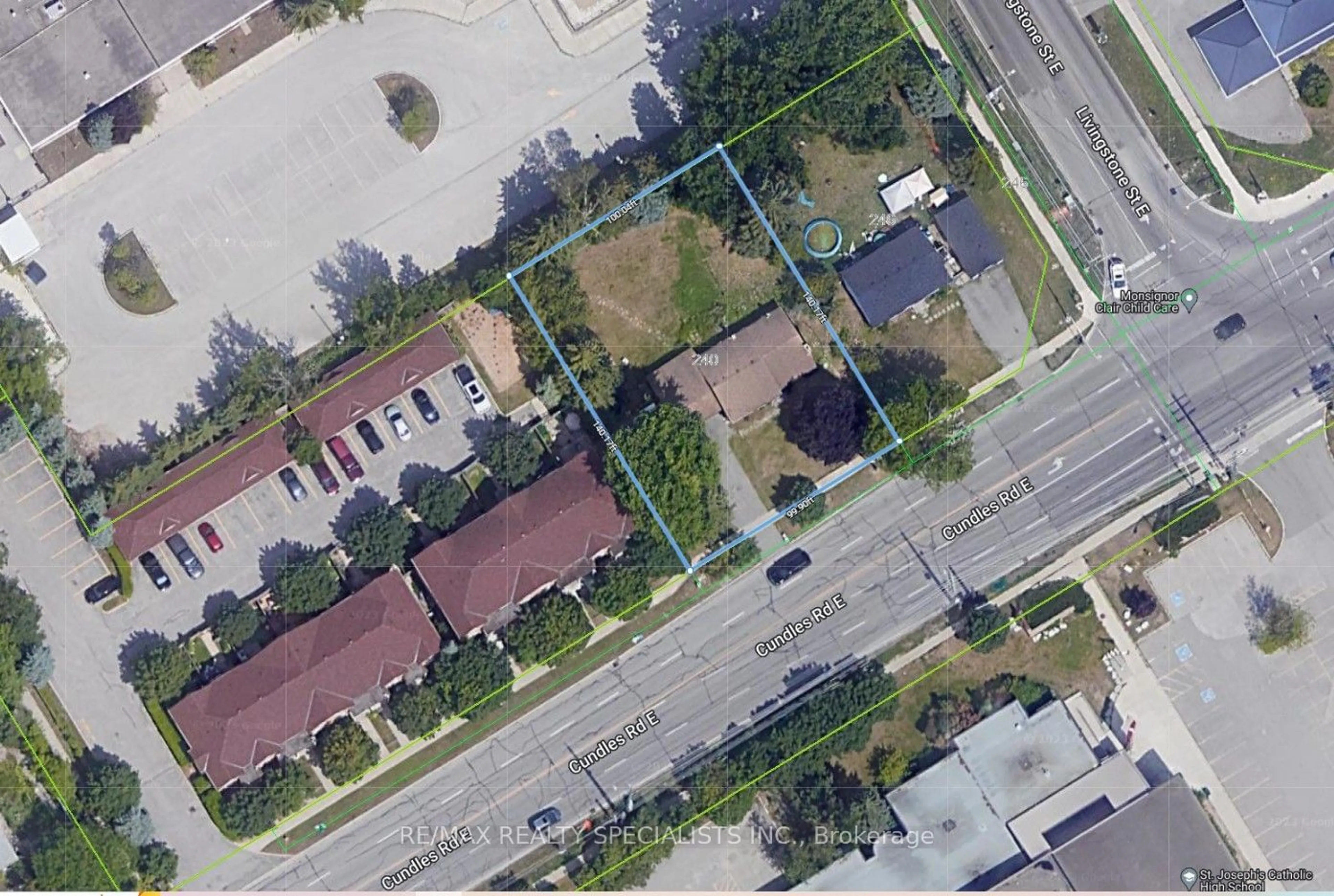 A pic from outside/outdoor area/front of a property/back of a property/a pic from drone, street for 240 Cundles Rd, Barrie Ontario L4M 6L1