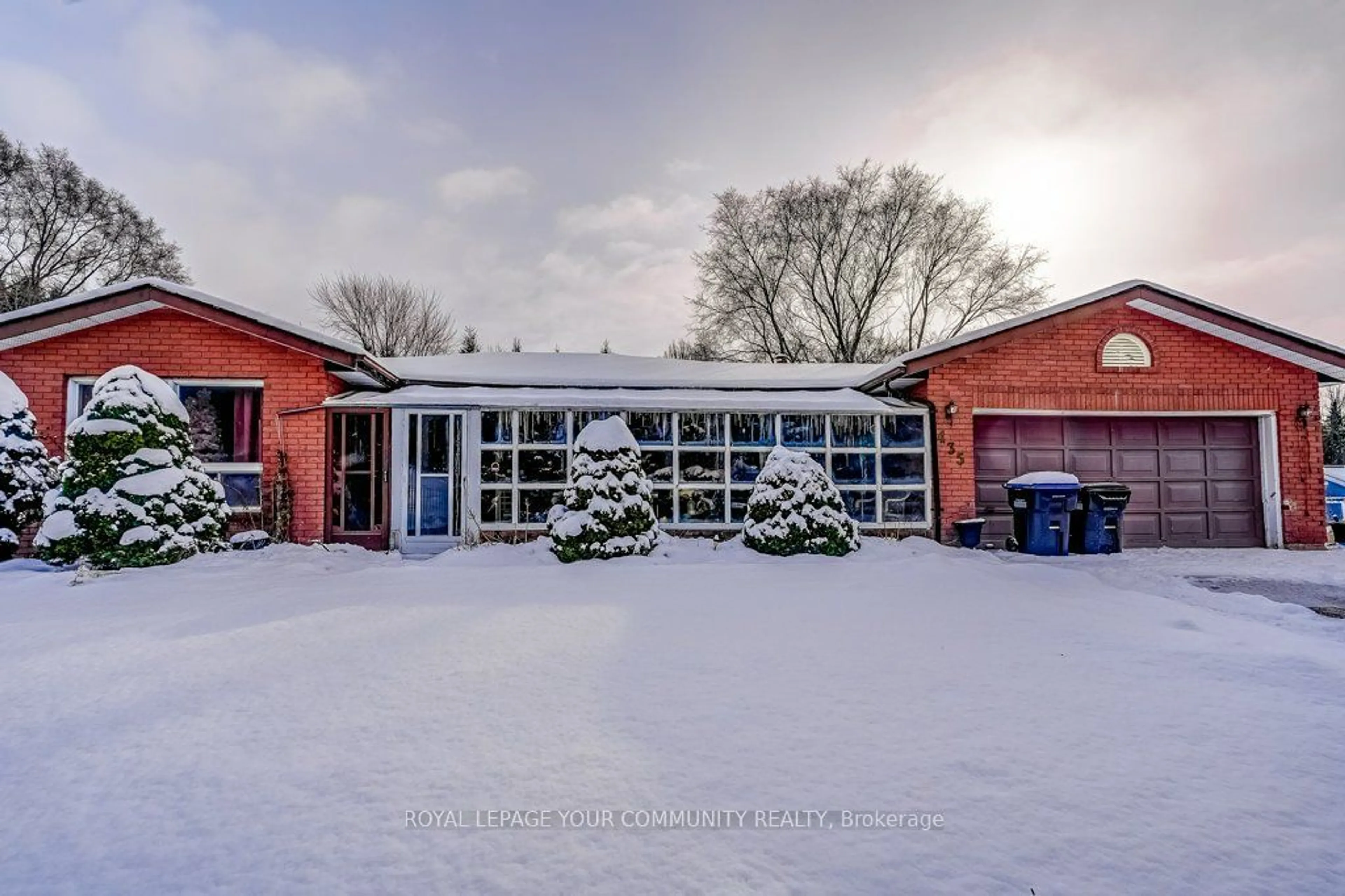 A pic from outside/outdoor area/front of a property/back of a property/a pic from drone, building for 2007 Snow Valley Rd, Springwater Ontario L9X 0H3