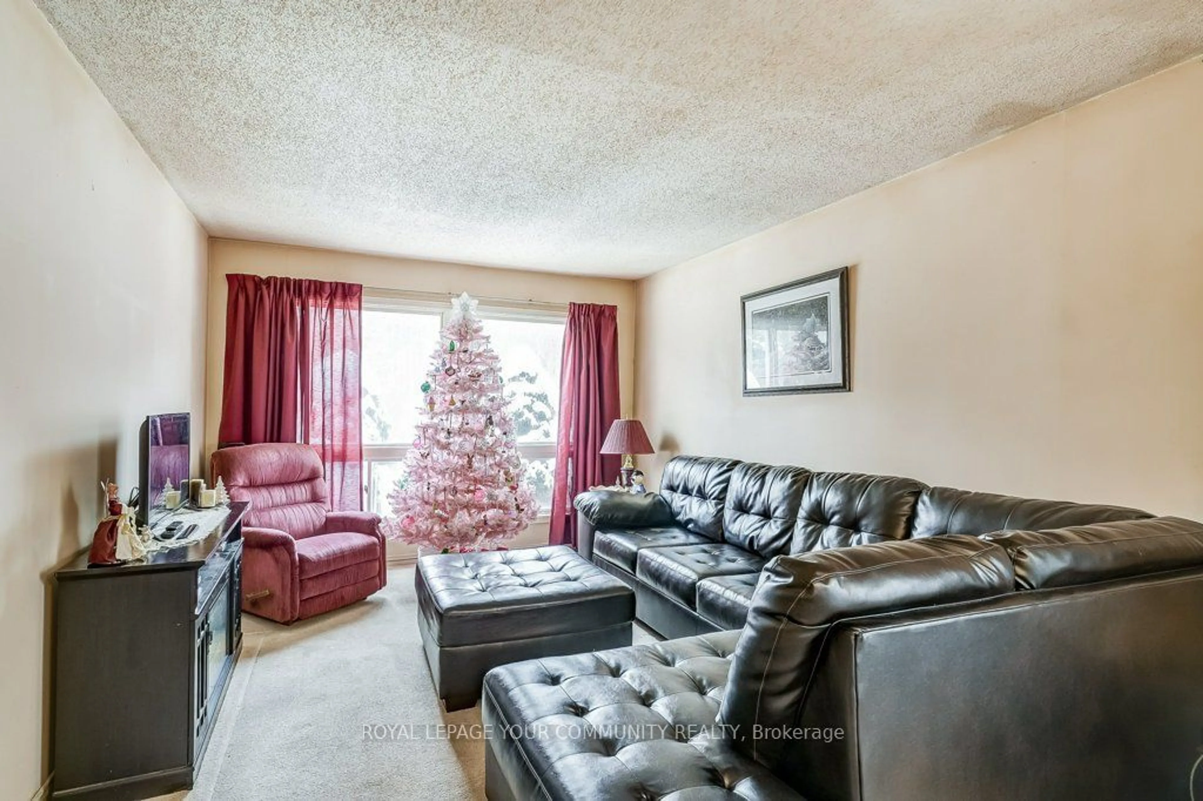 Living room with furniture, unknown for 2007 Snow Valley Rd, Springwater Ontario L9X 0H3