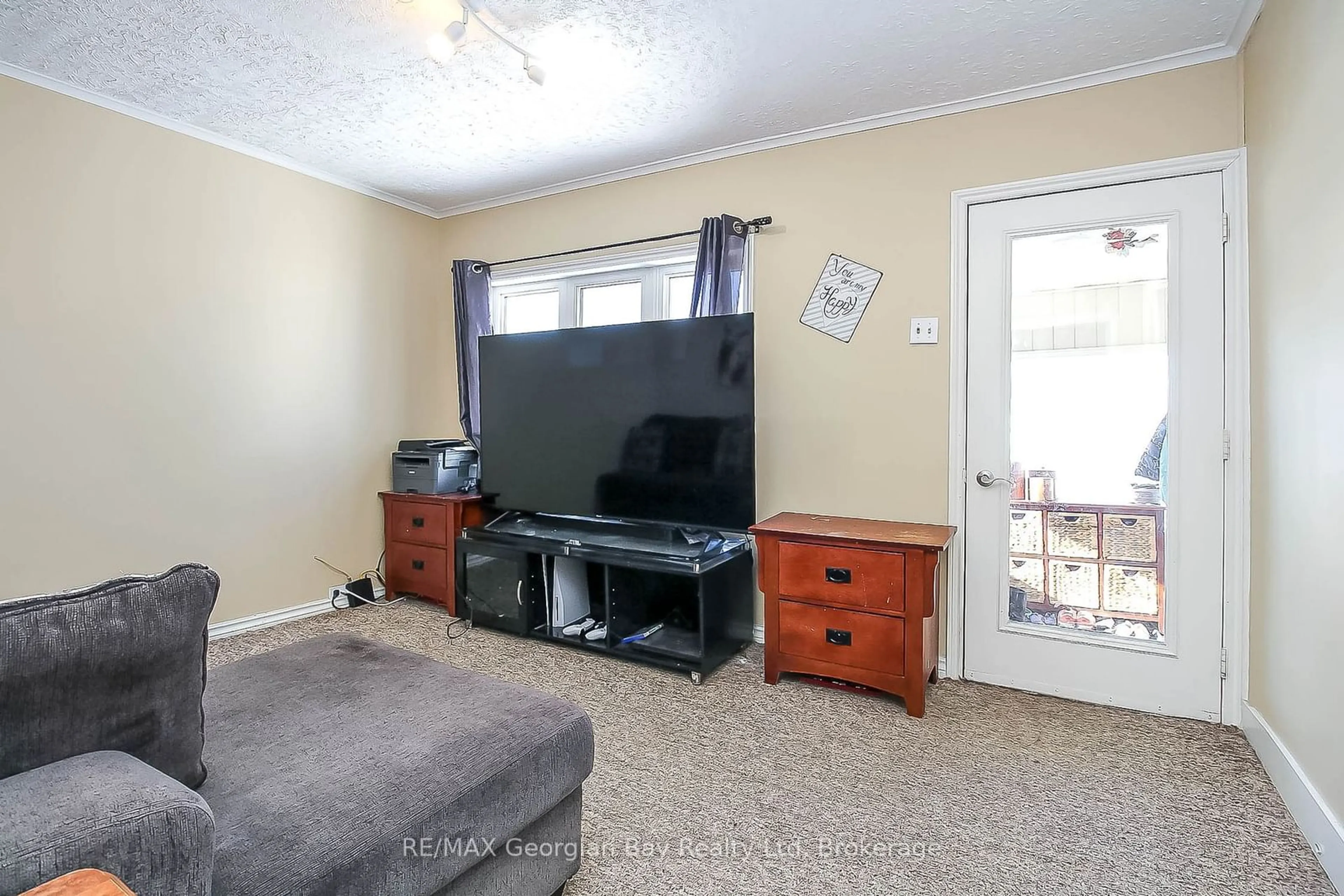 A pic of a room for 405 BAY St, Midland Ontario L4R 1K7