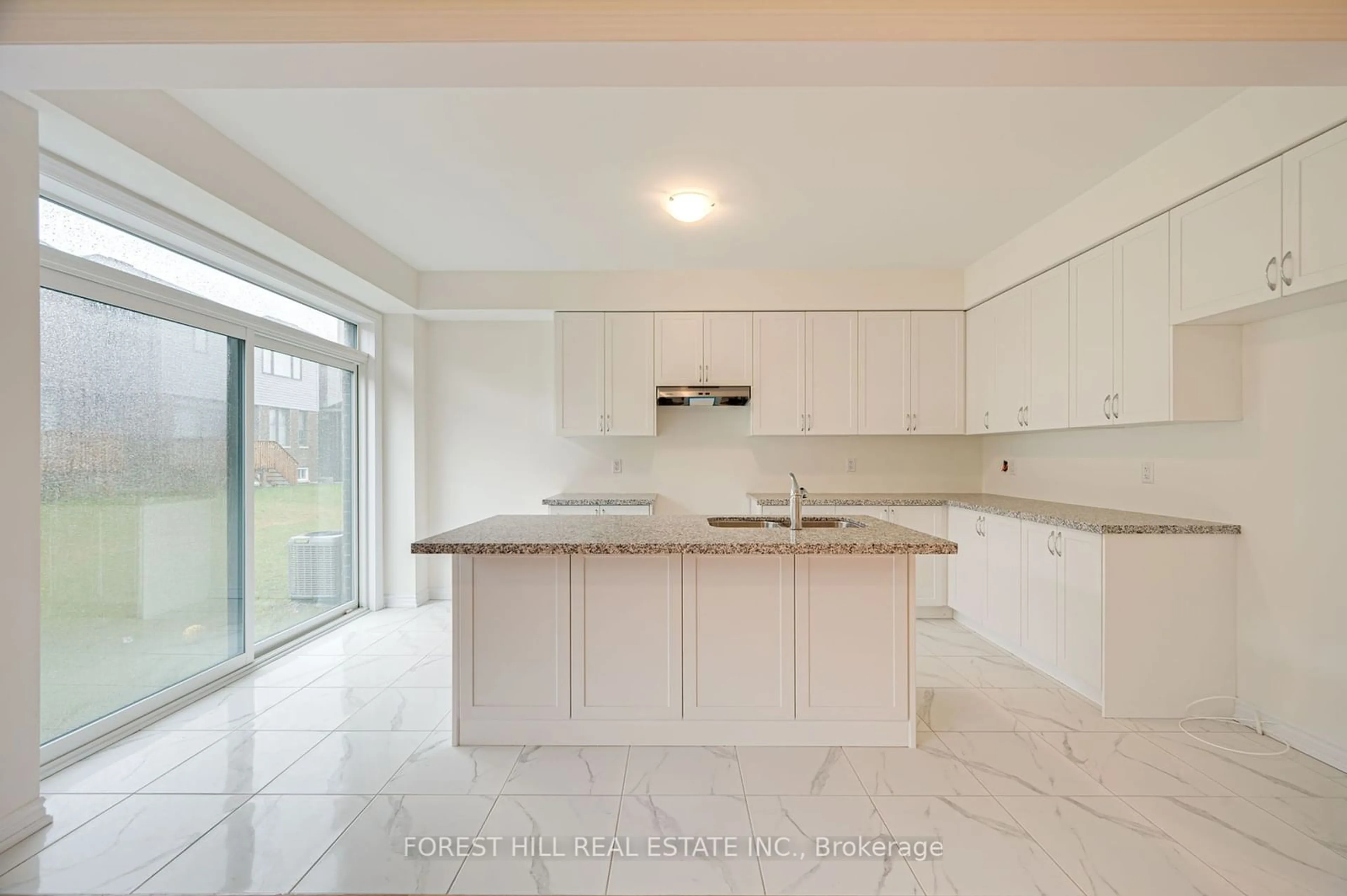 Open concept kitchen, ceramic/tile floor for 146 Notthingham Rd, Barrie Ontario L9J 0W5