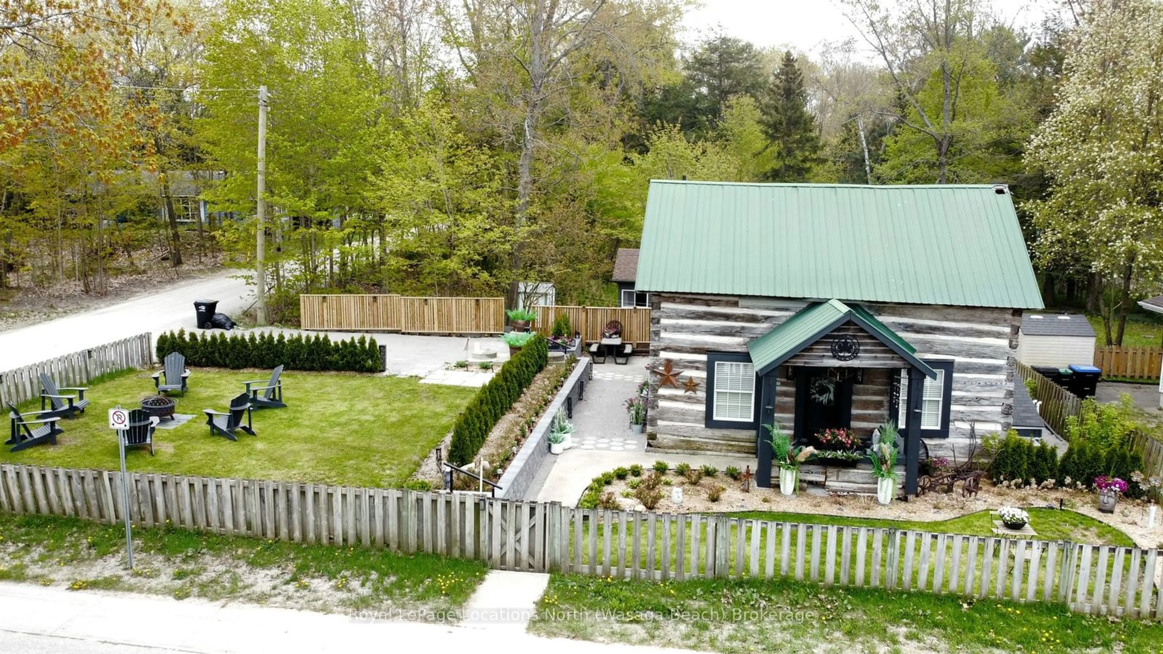 A pic from outside/outdoor area/front of a property/back of a property/a pic from drone, unknown for 347 Balm Beach Rd, Tiny Ontario L0L 2J0