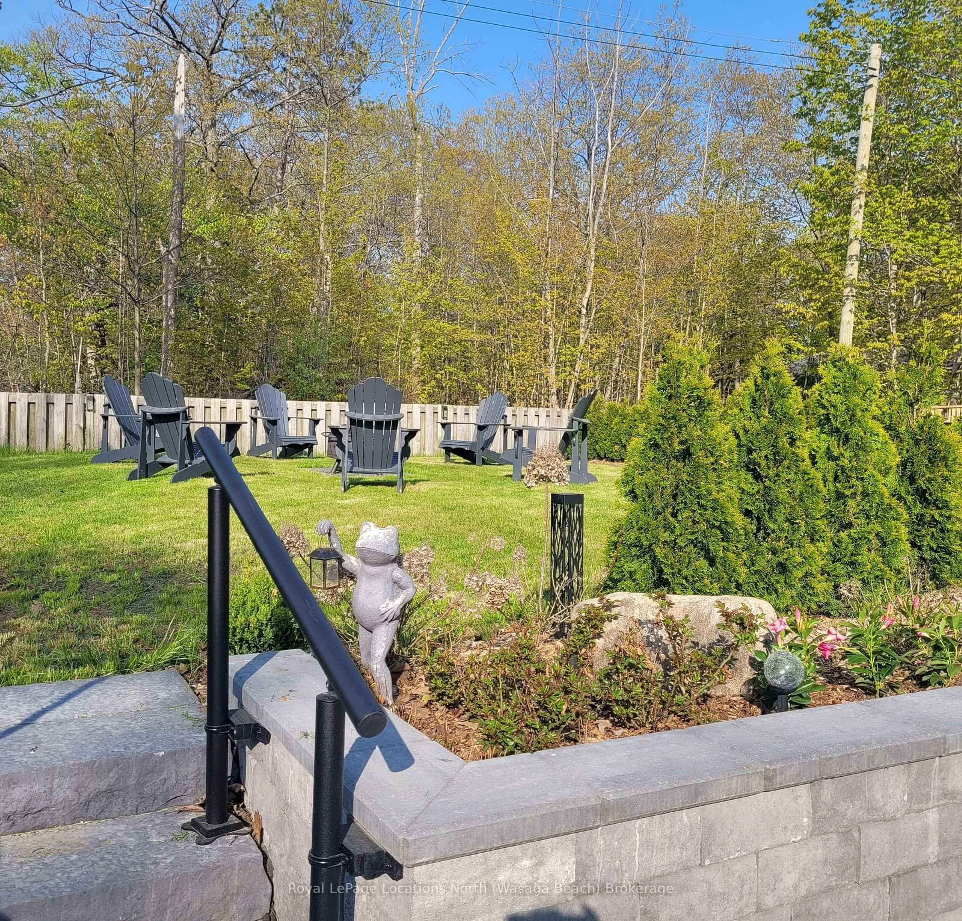 A pic from outside/outdoor area/front of a property/back of a property/a pic from drone, unknown for 347 Balm Beach Rd, Tiny Ontario L0L 2J0