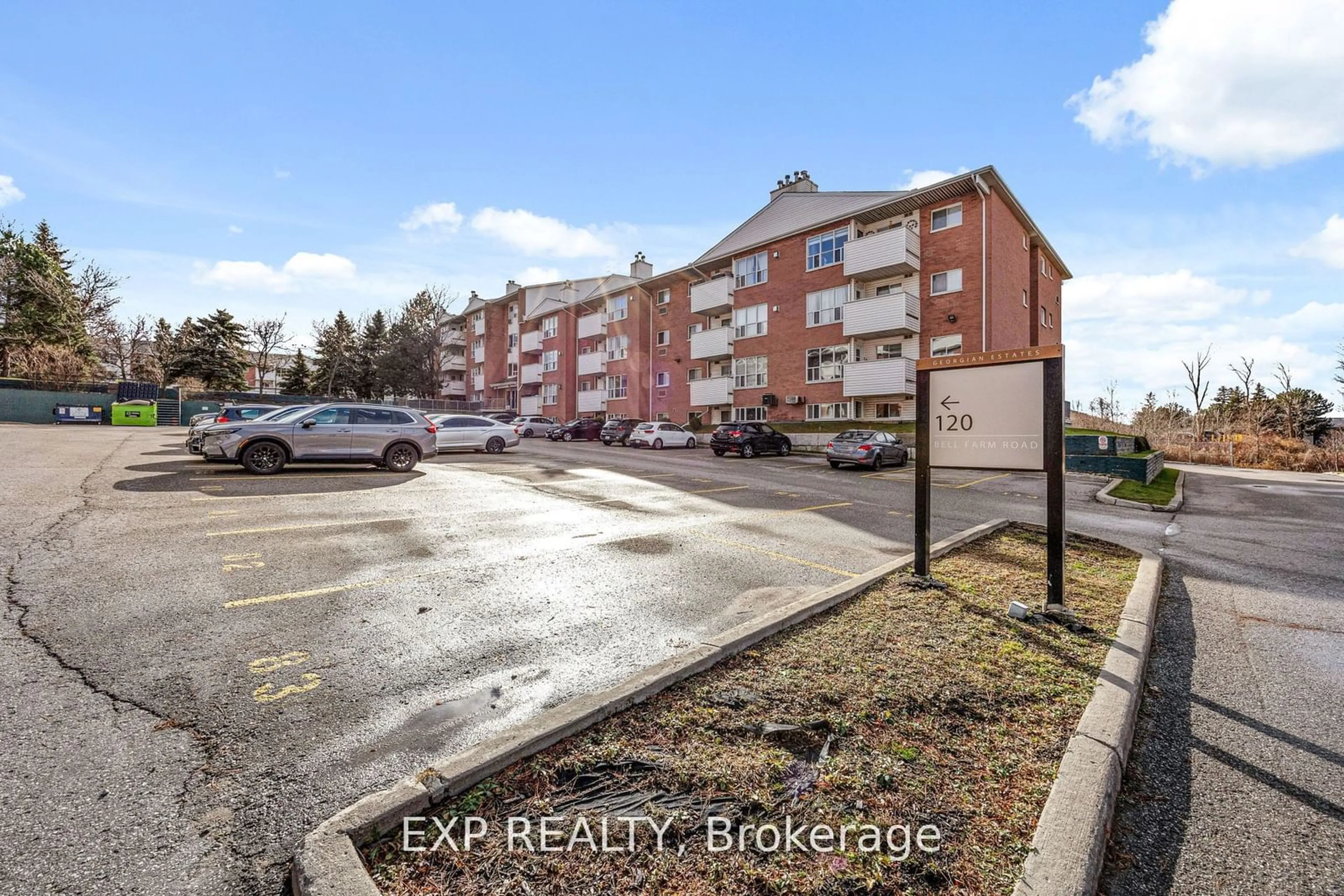 A pic from outside/outdoor area/front of a property/back of a property/a pic from drone, building for 120 Bell Farm Rd #B07, Barrie Ontario L4M 6J2