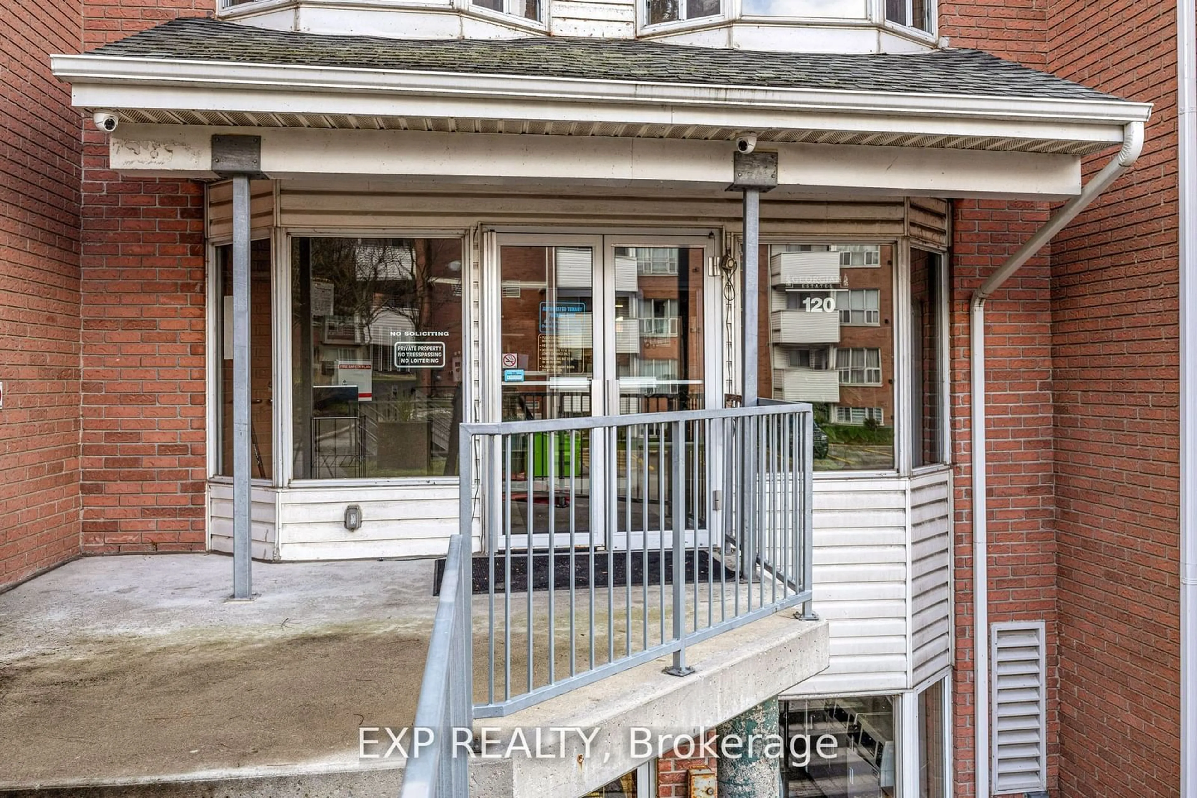 Indoor entryway for 120 Bell Farm Rd #B07, Barrie Ontario L4M 6J2