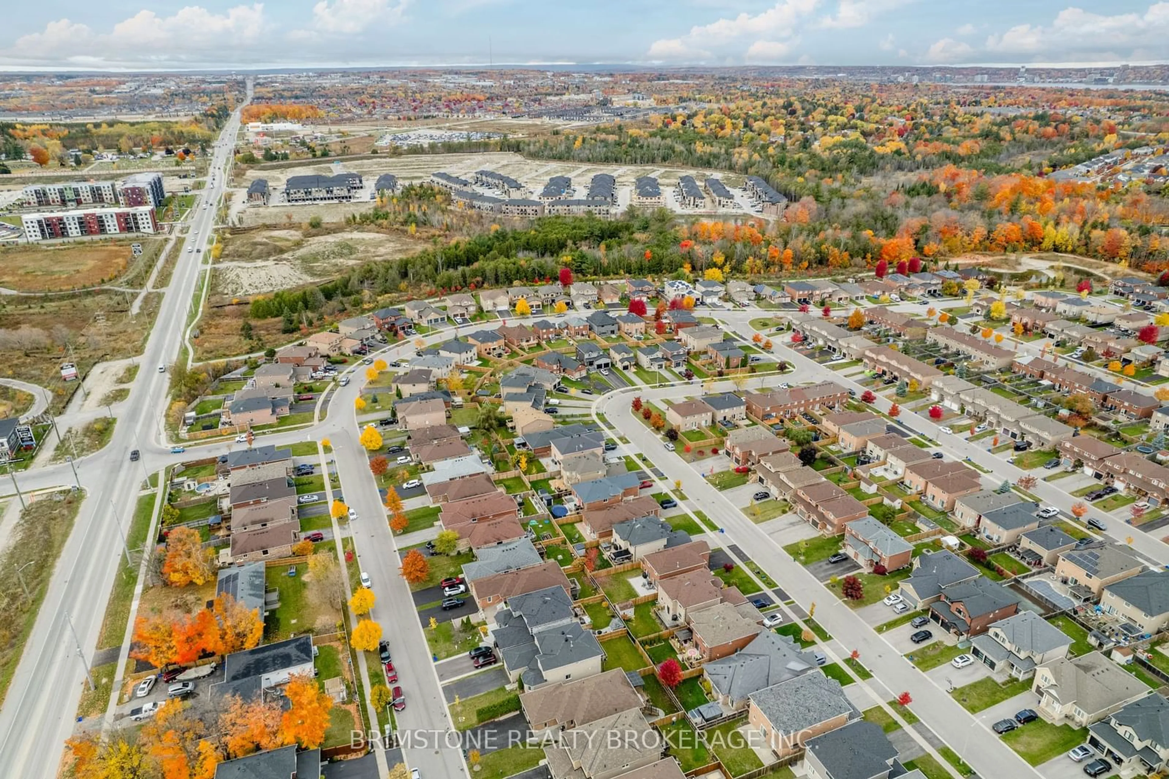 A pic from outside/outdoor area/front of a property/back of a property/a pic from drone, street for 95 Sun King Cres, Barrie Ontario L4M 7K4