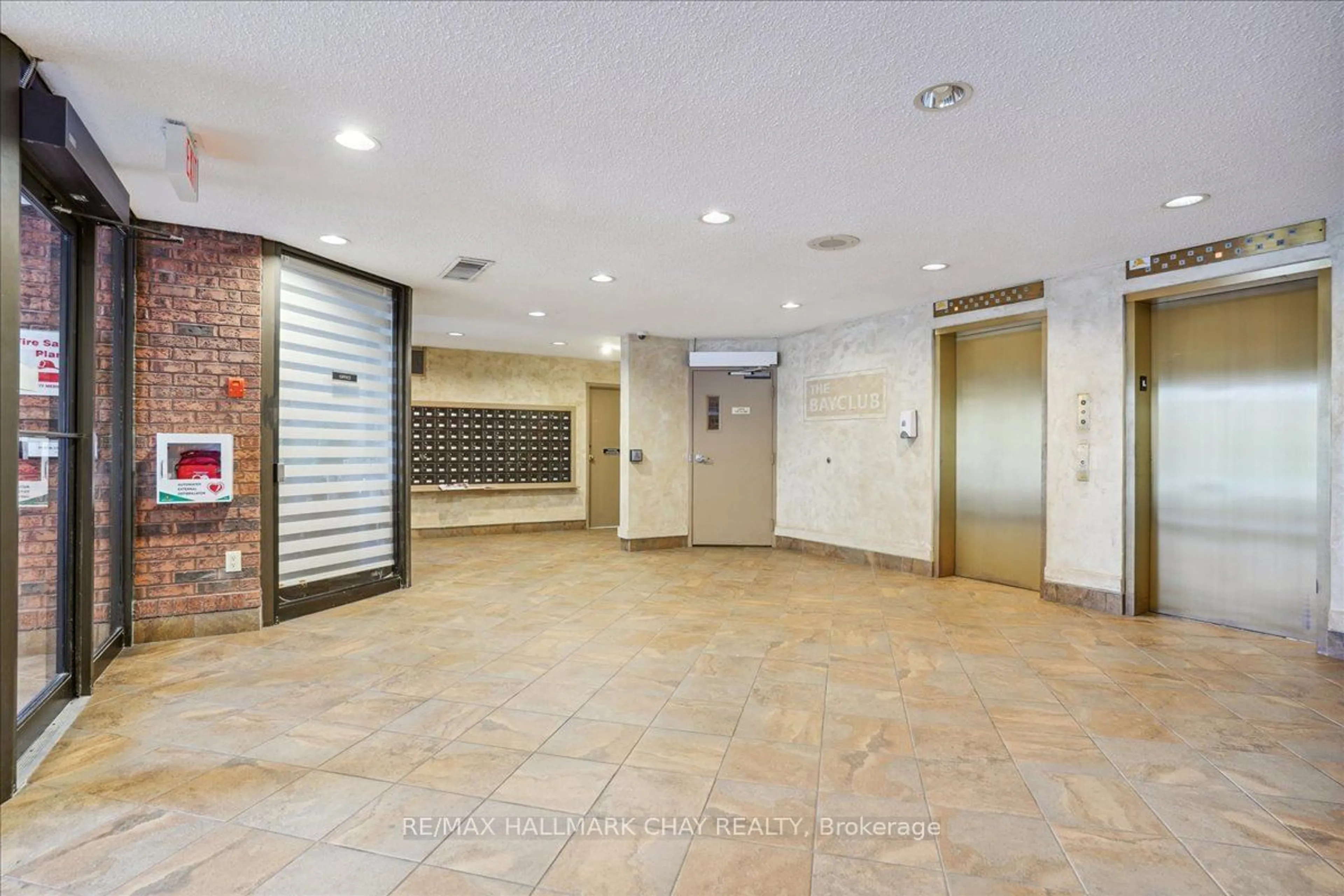 Indoor foyer for 181 Collier St #106, Barrie Ontario L4M 5L6