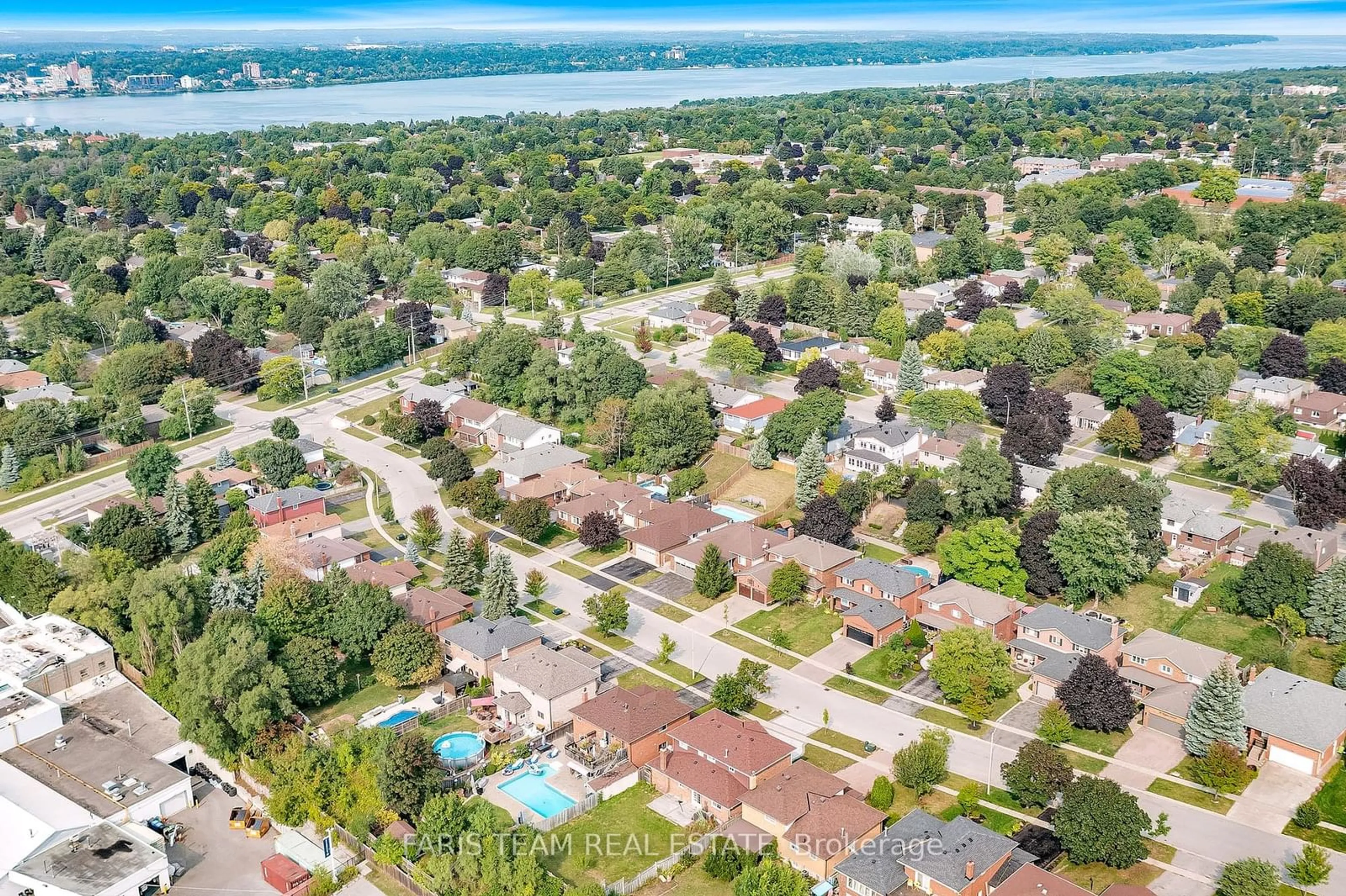 A pic from outside/outdoor area/front of a property/back of a property/a pic from drone, water/lake/river/ocean view for 110 Chieftain Cres, Barrie Ontario L4N 6J3