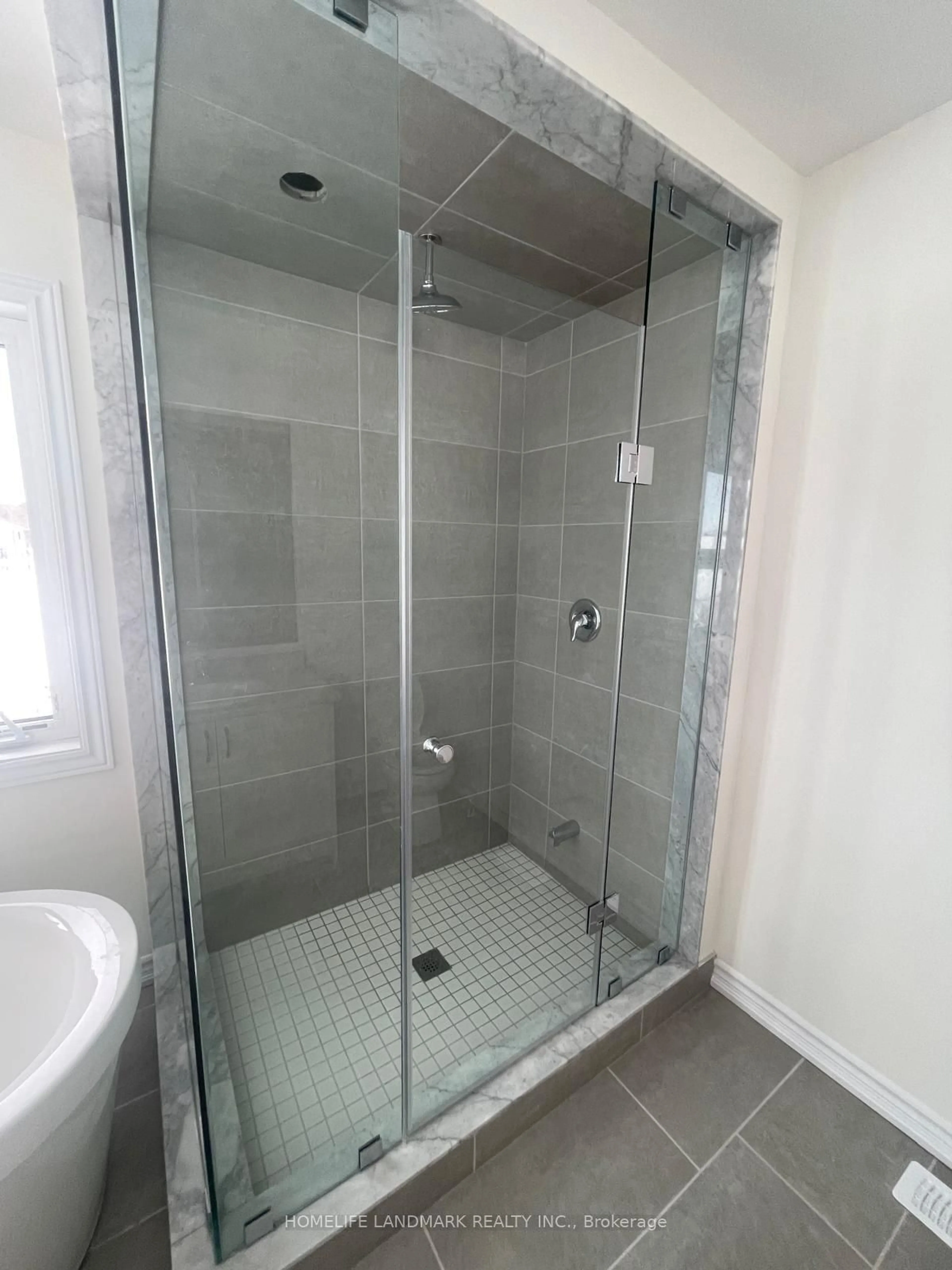 Contemporary bathroom, ceramic/tile floor for 61 Rosanne Circ, Wasaga Beach Ontario L9Z 0N1