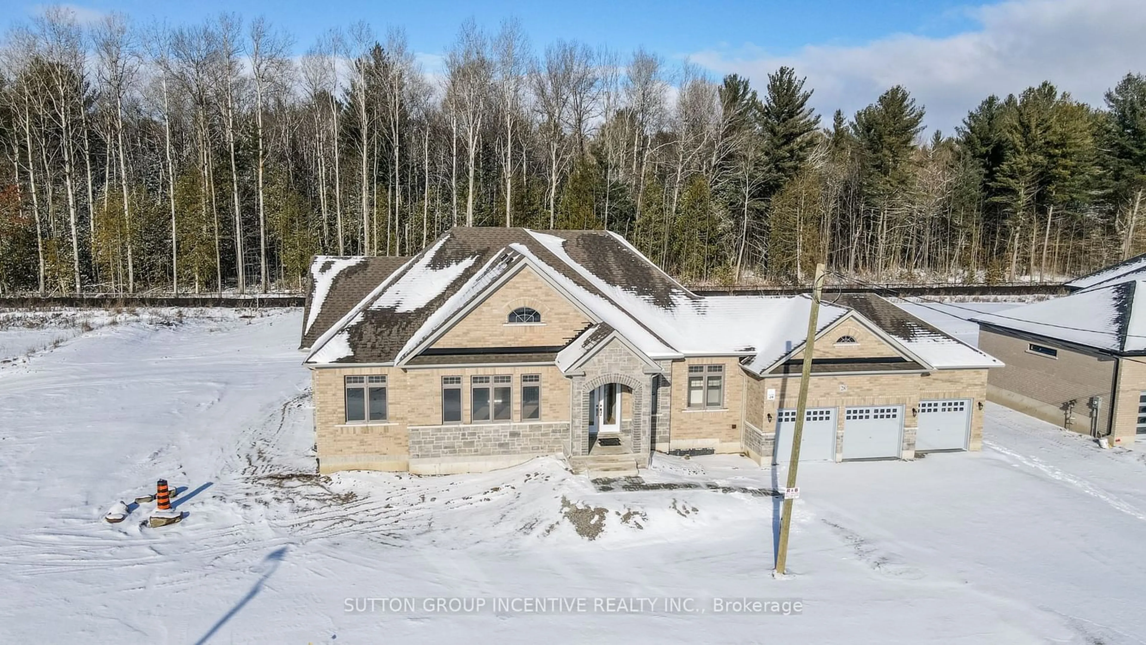 A pic from outside/outdoor area/front of a property/back of a property/a pic from drone, building for 28 Cottonwood St, Springwater Ontario L9X 2E5