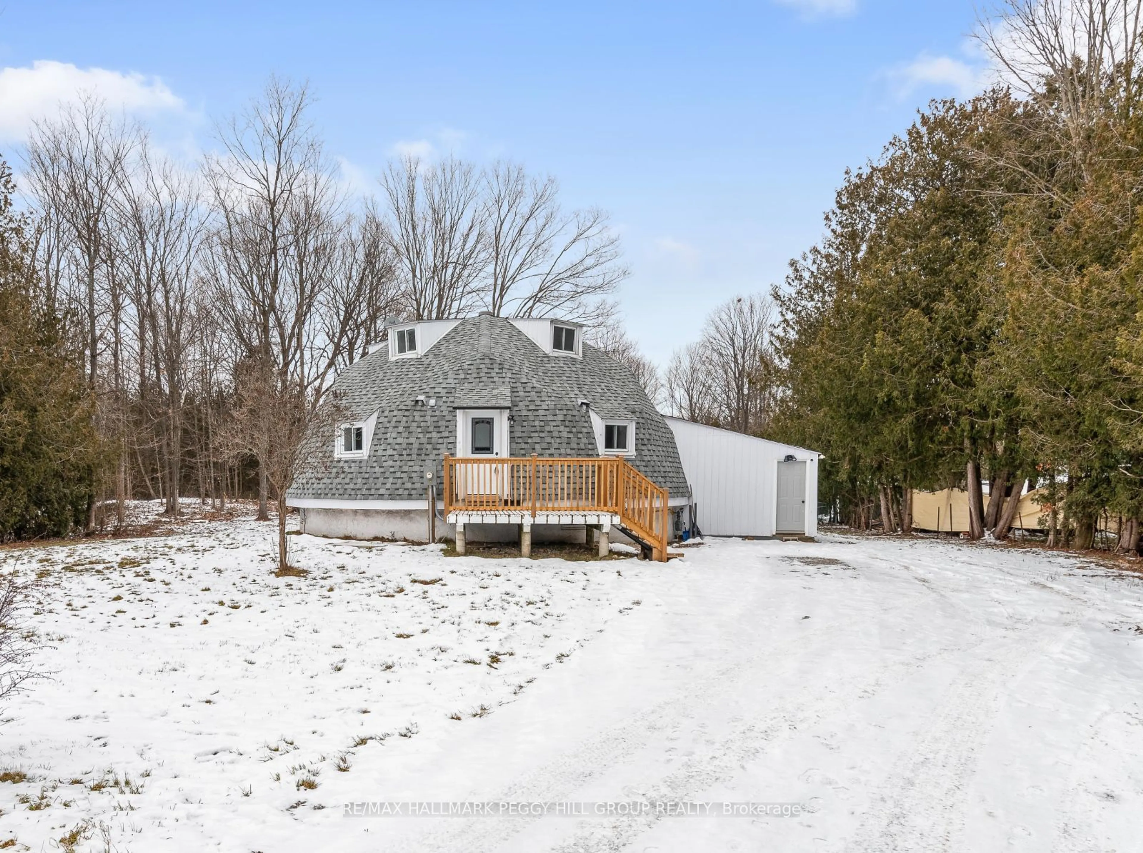 A pic from outside/outdoor area/front of a property/back of a property/a pic from drone, street for 47 Campbell Ave, Oro-Medonte Ontario L0L 1T0