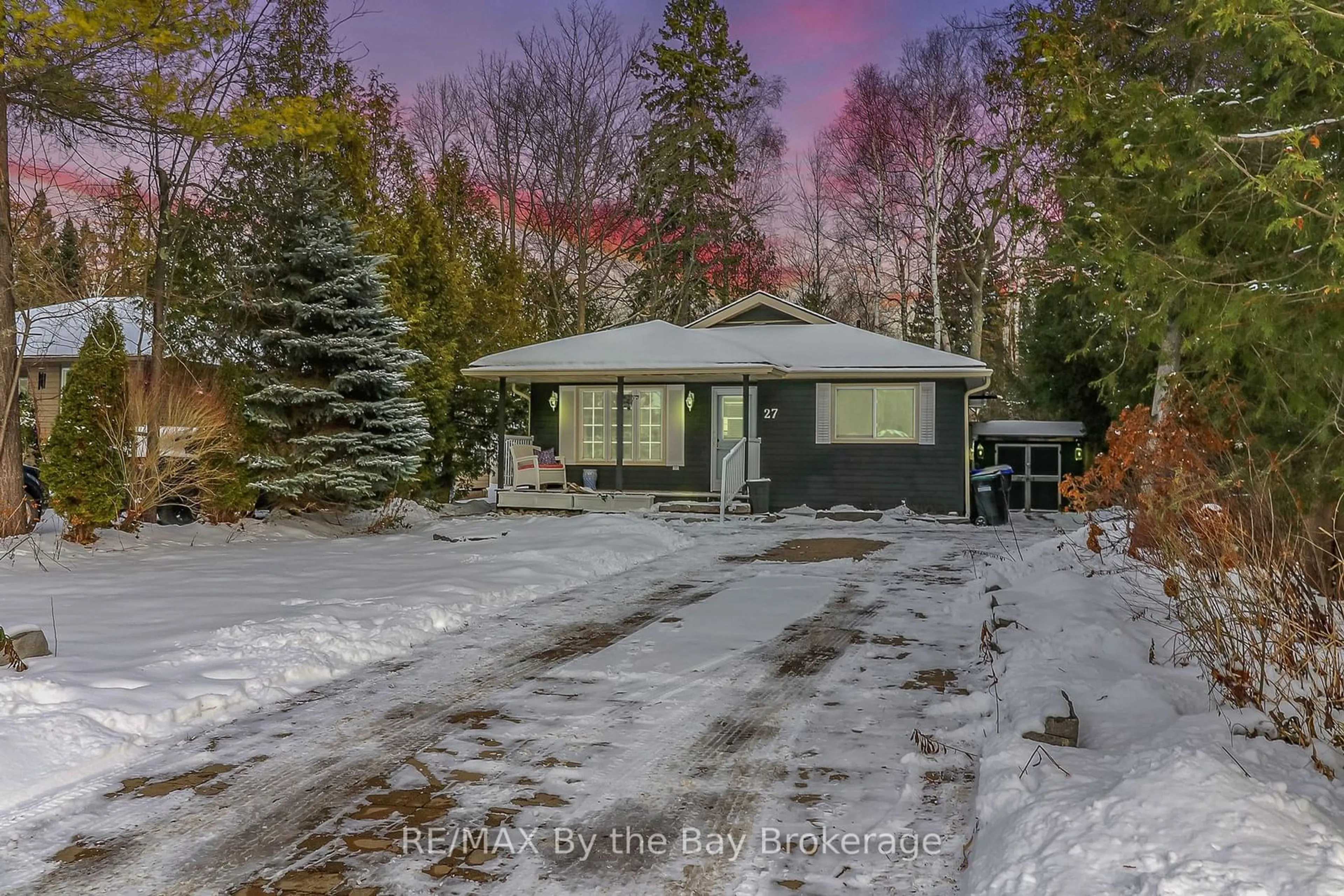 A pic from outside/outdoor area/front of a property/back of a property/a pic from drone, street for 27 50th St, Wasaga Beach Ontario L9Z 1X2