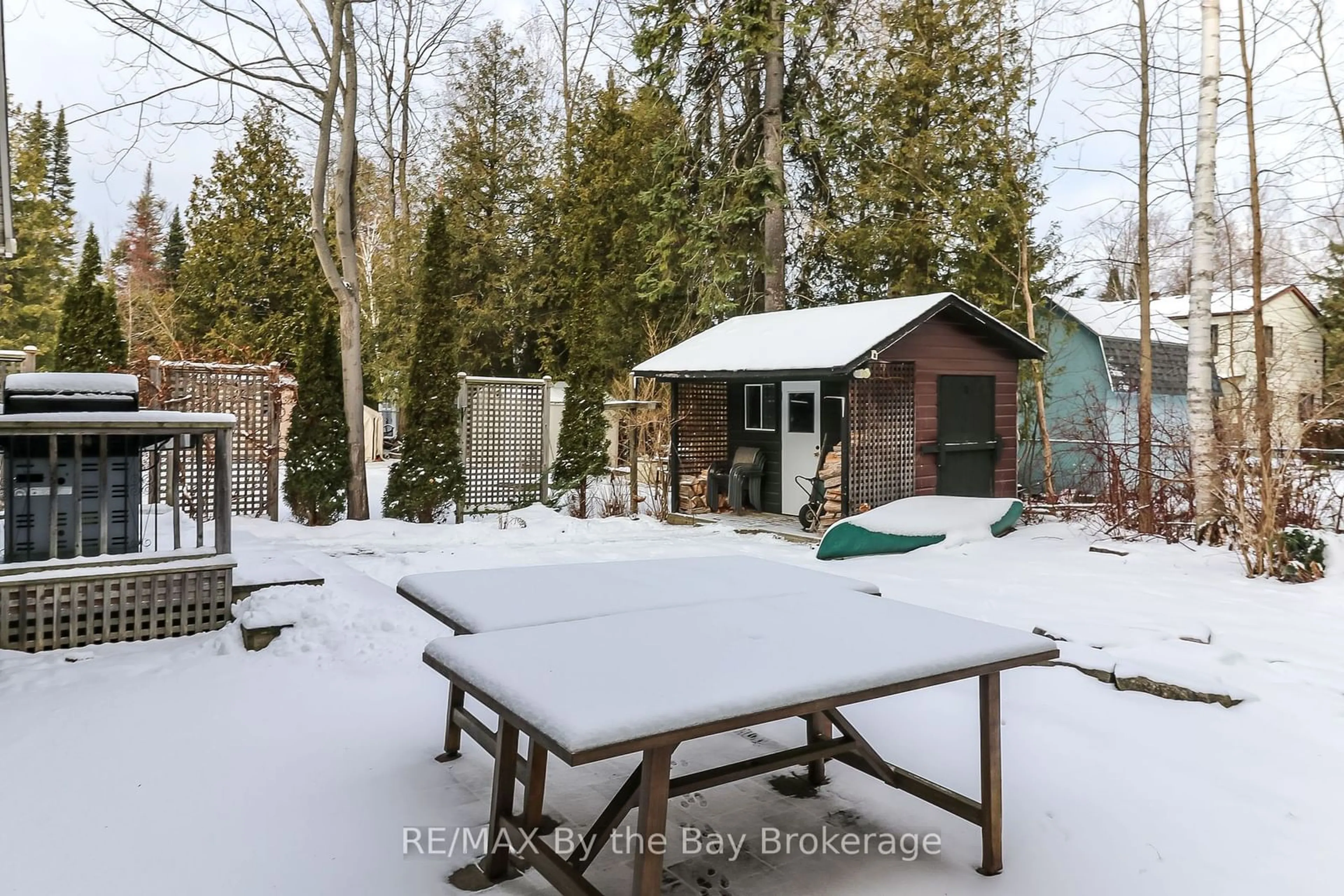 Patio, unknown for 27 50th St, Wasaga Beach Ontario L9Z 1X2