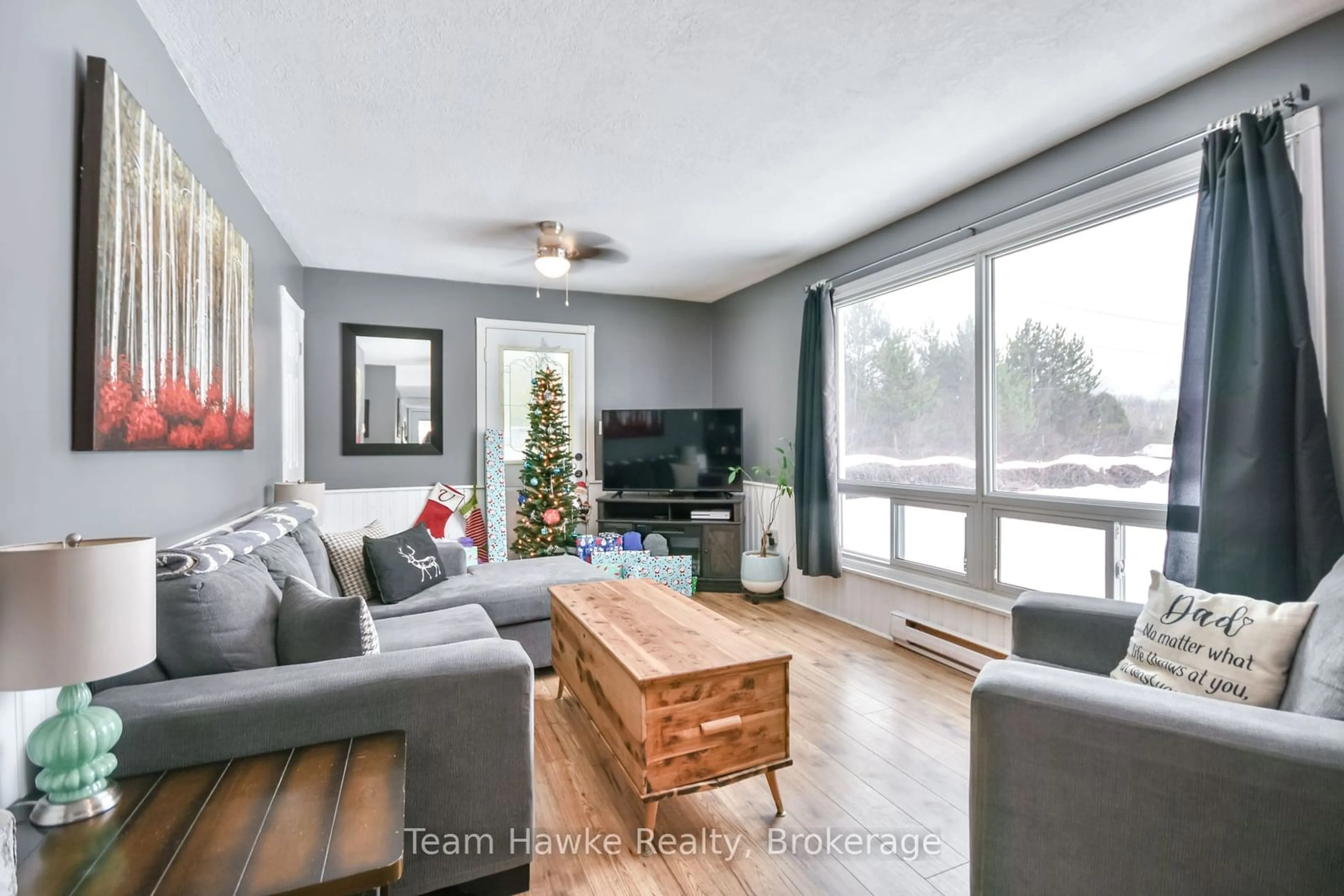 Living room with furniture, wood/laminate floor for 419 7th Ave, Tay Ontario L0K 1R0