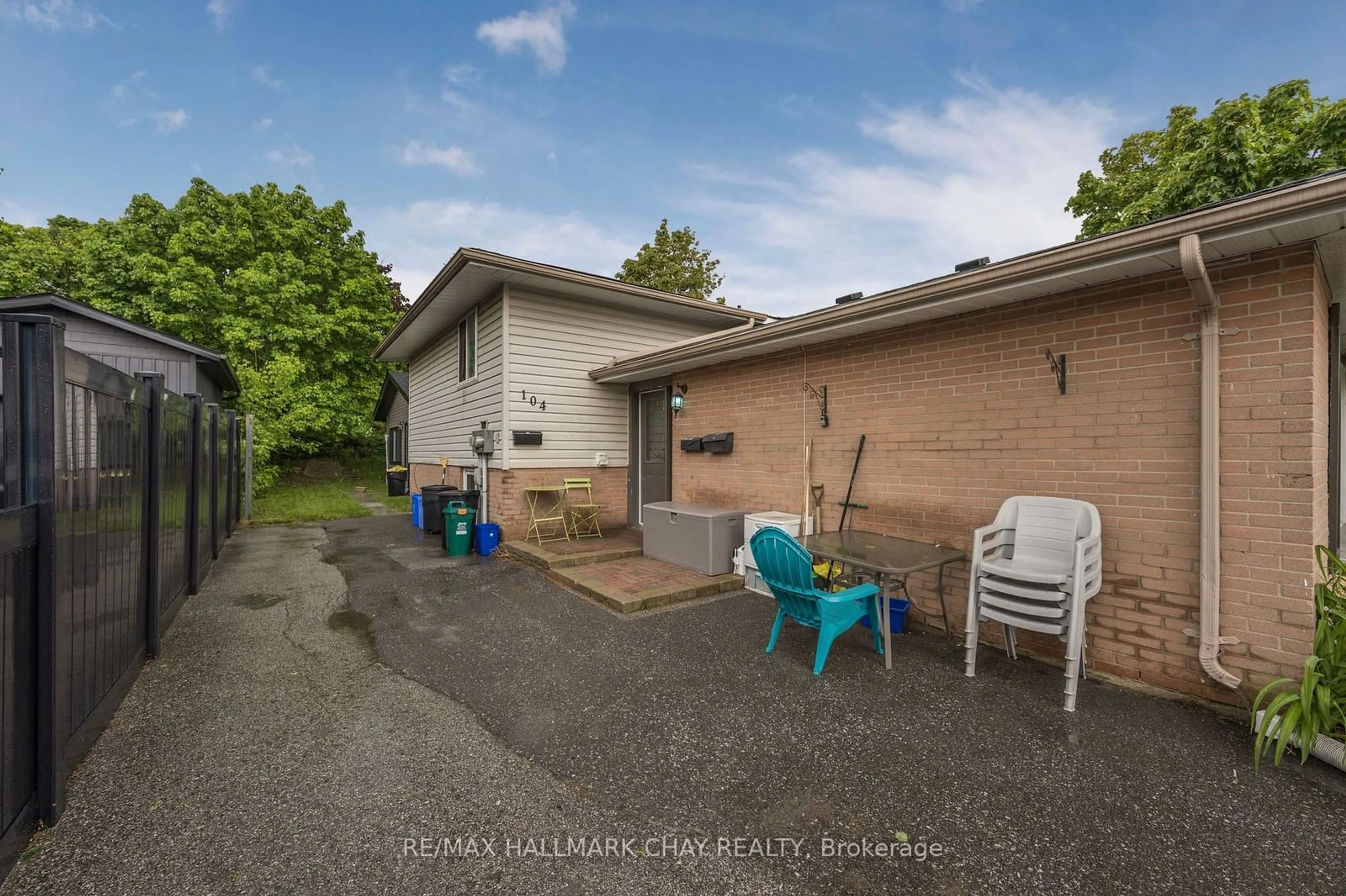 A pic from outside/outdoor area/front of a property/back of a property/a pic from drone, water/lake/river/ocean view for 104 Daphne Cres #1, 2, 3, Barrie Ontario L4M 2Z1