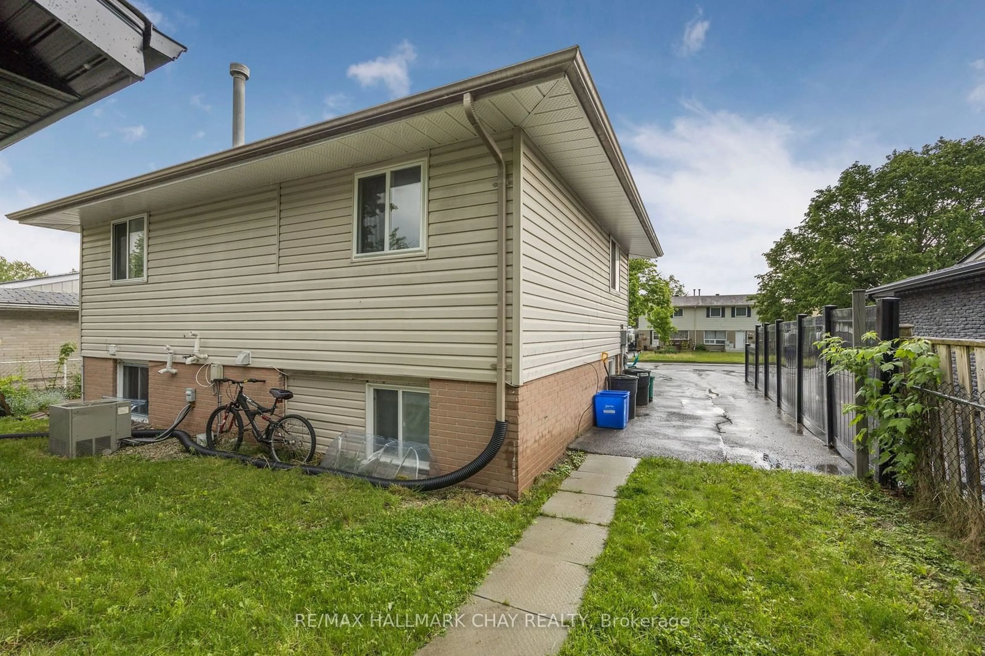 Unknown for 104 Daphne Cres #1, 2, 3, Barrie Ontario L4M 2Z1