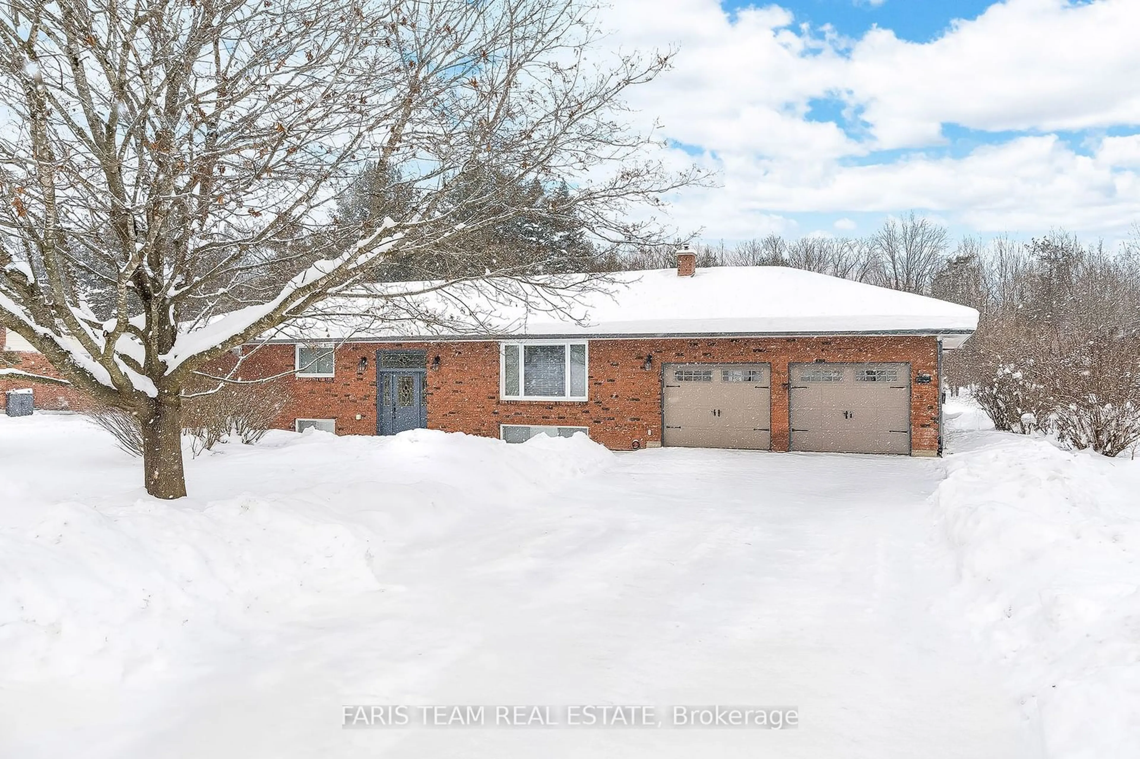 Home with brick exterior material, street for 220 Moonstone Rd, Oro-Medonte Ontario L0K 1N0