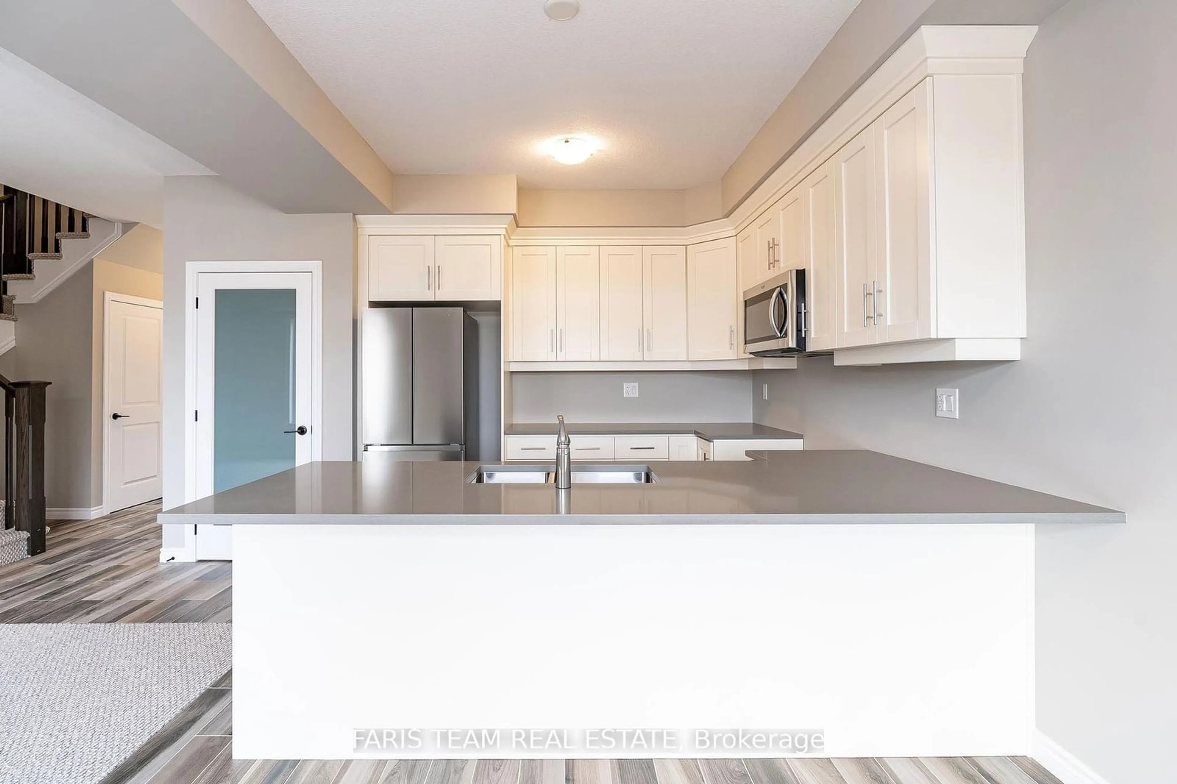 Open concept kitchen, unknown for 1052 Wright Dr, Midland Ontario L4R 0E4