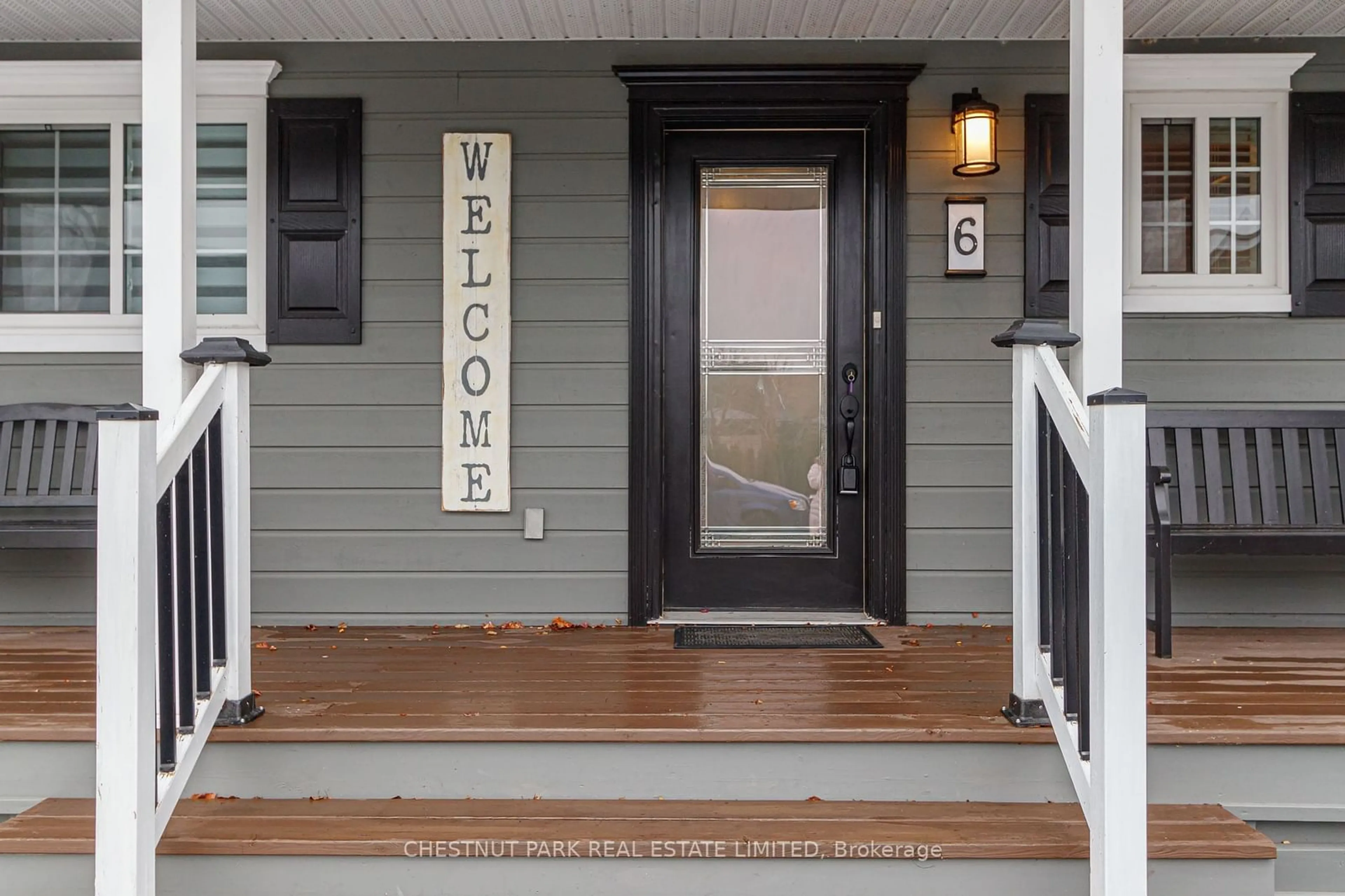 Indoor entryway for 6 Temagami Tr, Wasaga Beach Ontario L9Z 1X7