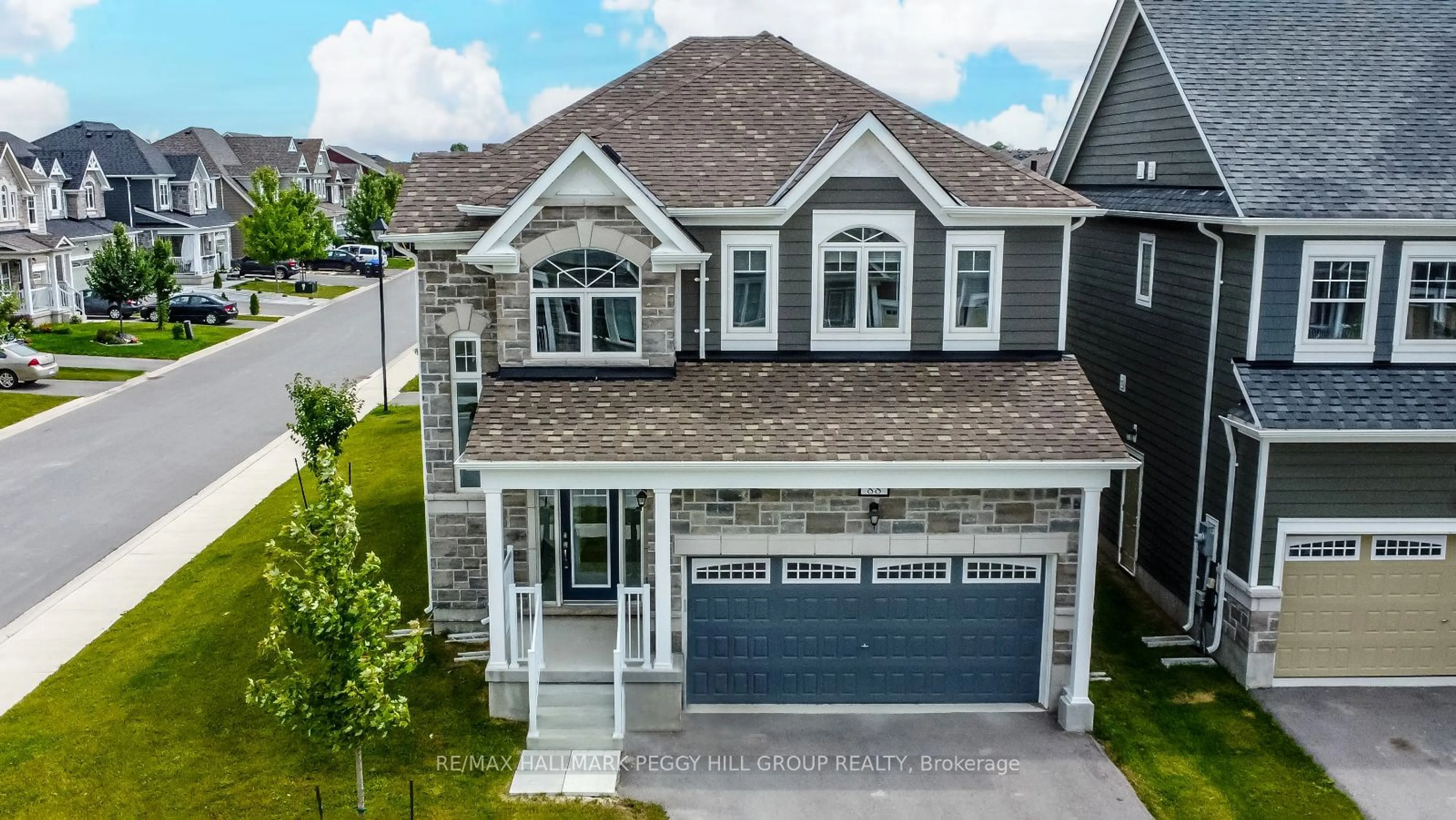 A pic from outside/outdoor area/front of a property/back of a property/a pic from drone, street for 88 Village Gate Dr, Wasaga Beach Ontario L9Z 0G3