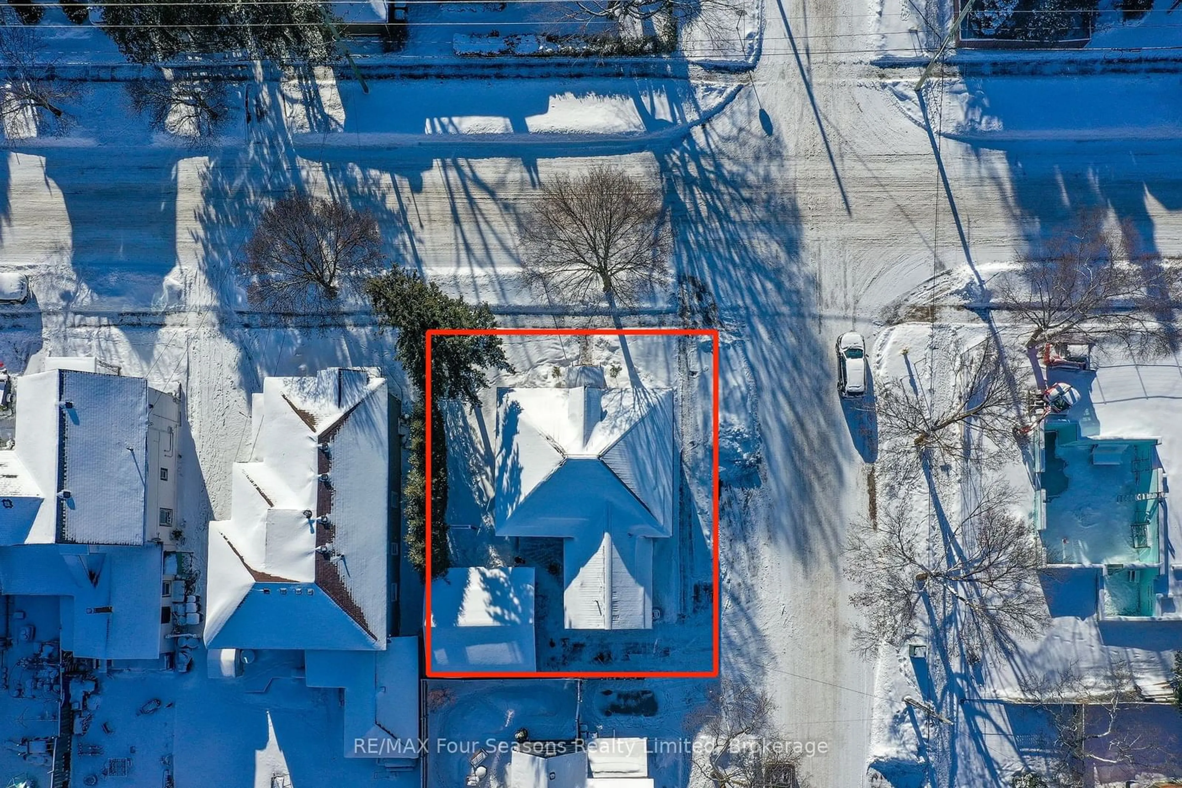 A pic from outside/outdoor area/front of a property/back of a property/a pic from drone, city buildings view from balcony for 147 Second St, Collingwood Ontario L9Y 1E7