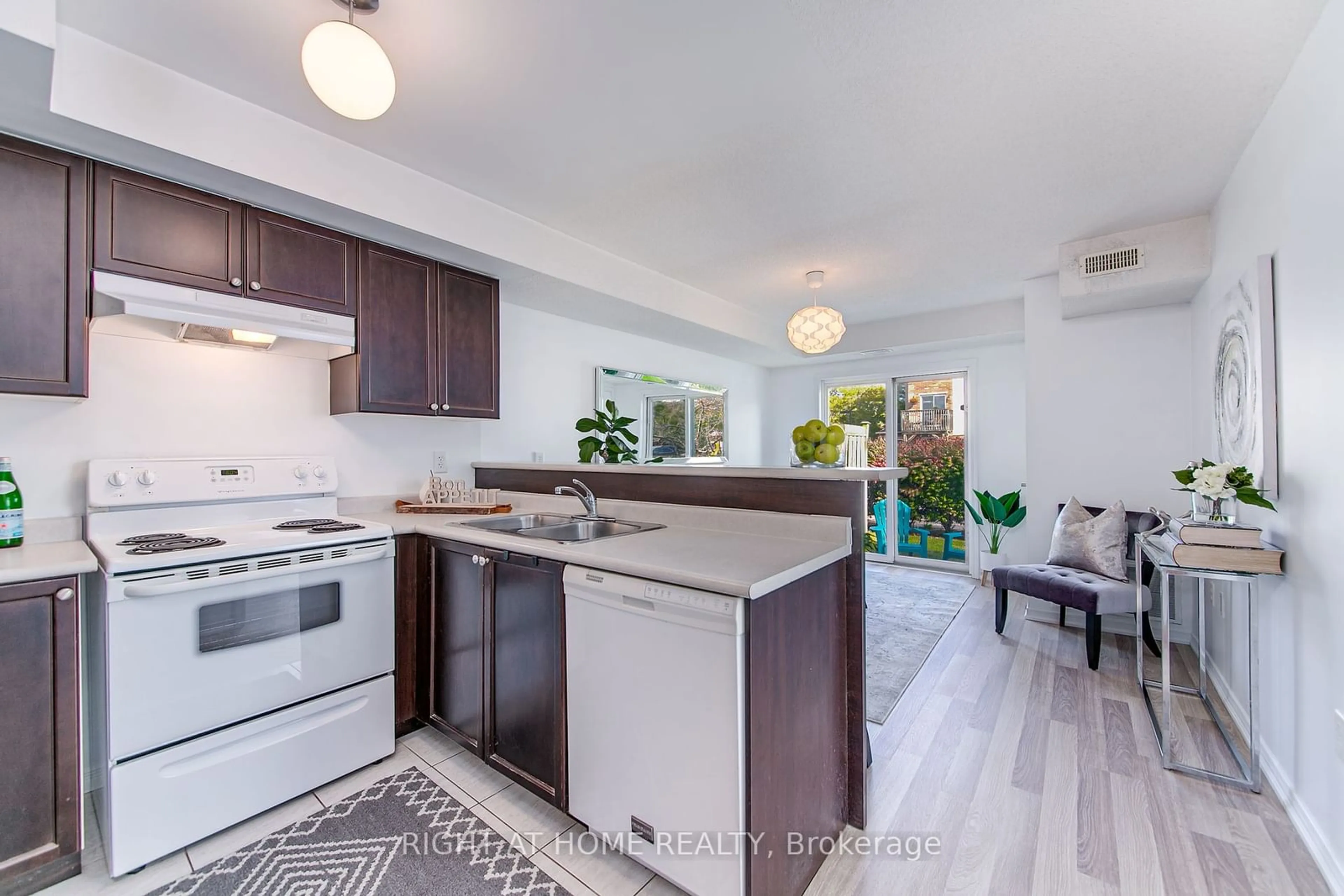 Open concept kitchen, unknown for 17 Cheltenham Rd #5, Barrie Ontario L4M 0E7