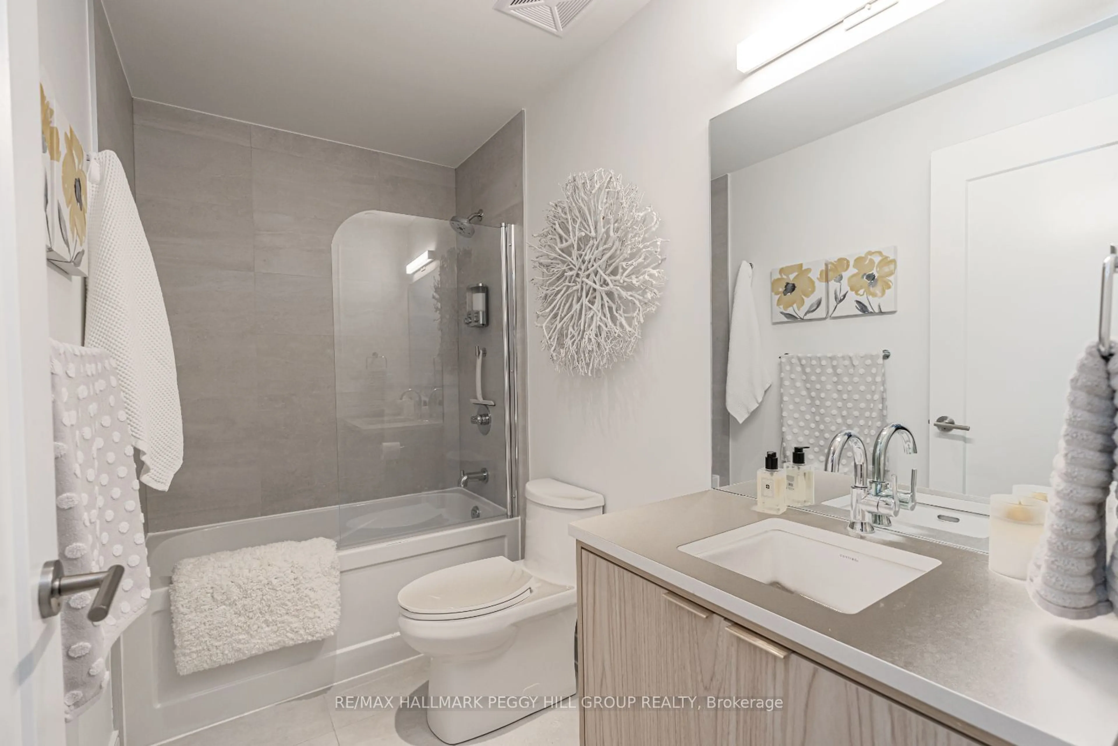 Contemporary bathroom, ceramic/tile floor for 185 Dunlop St #607, Barrie Ontario L4M 0L7