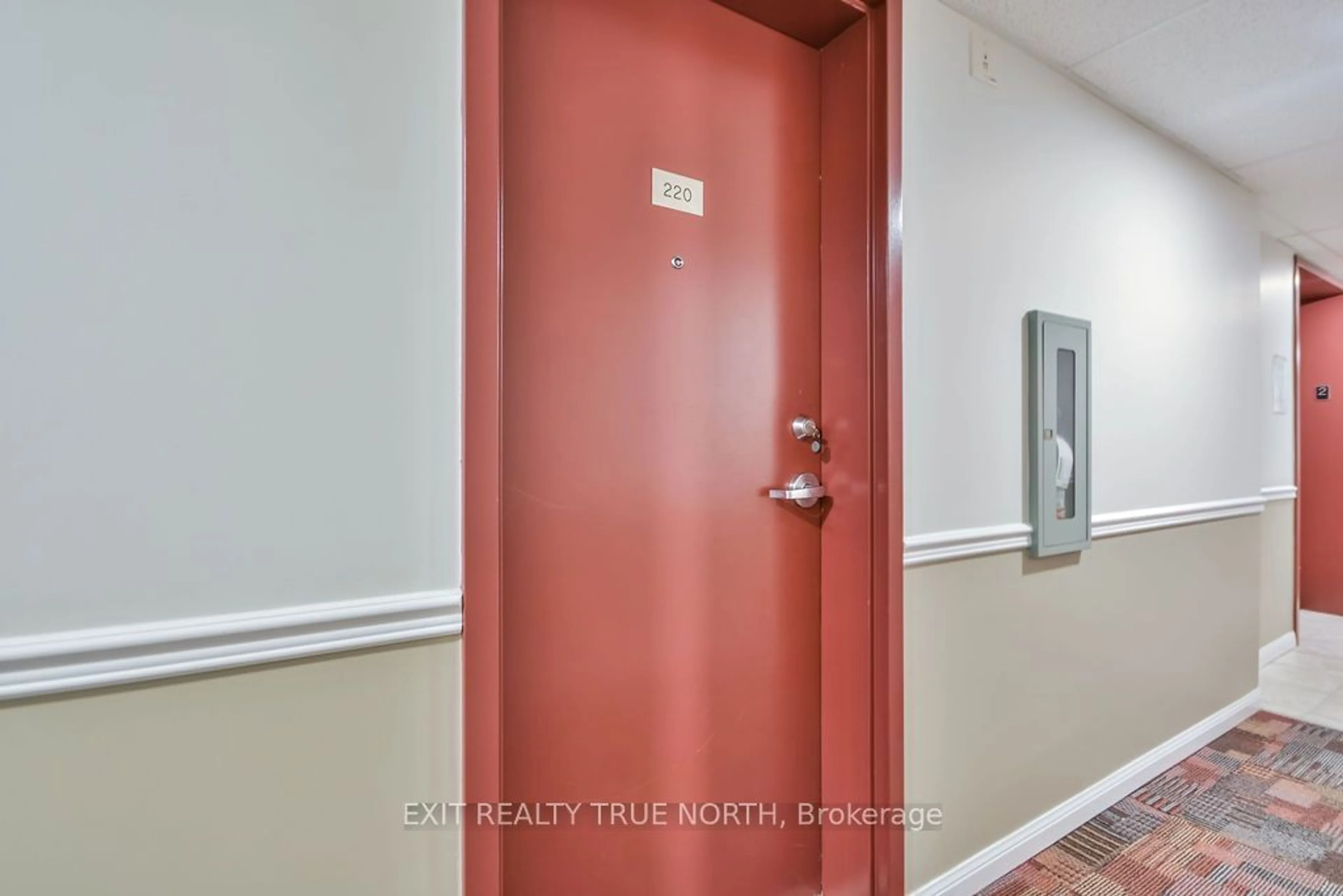 Indoor entryway for 16 Westbury Rd #220, Wasaga Beach Ontario L9Z 0B8