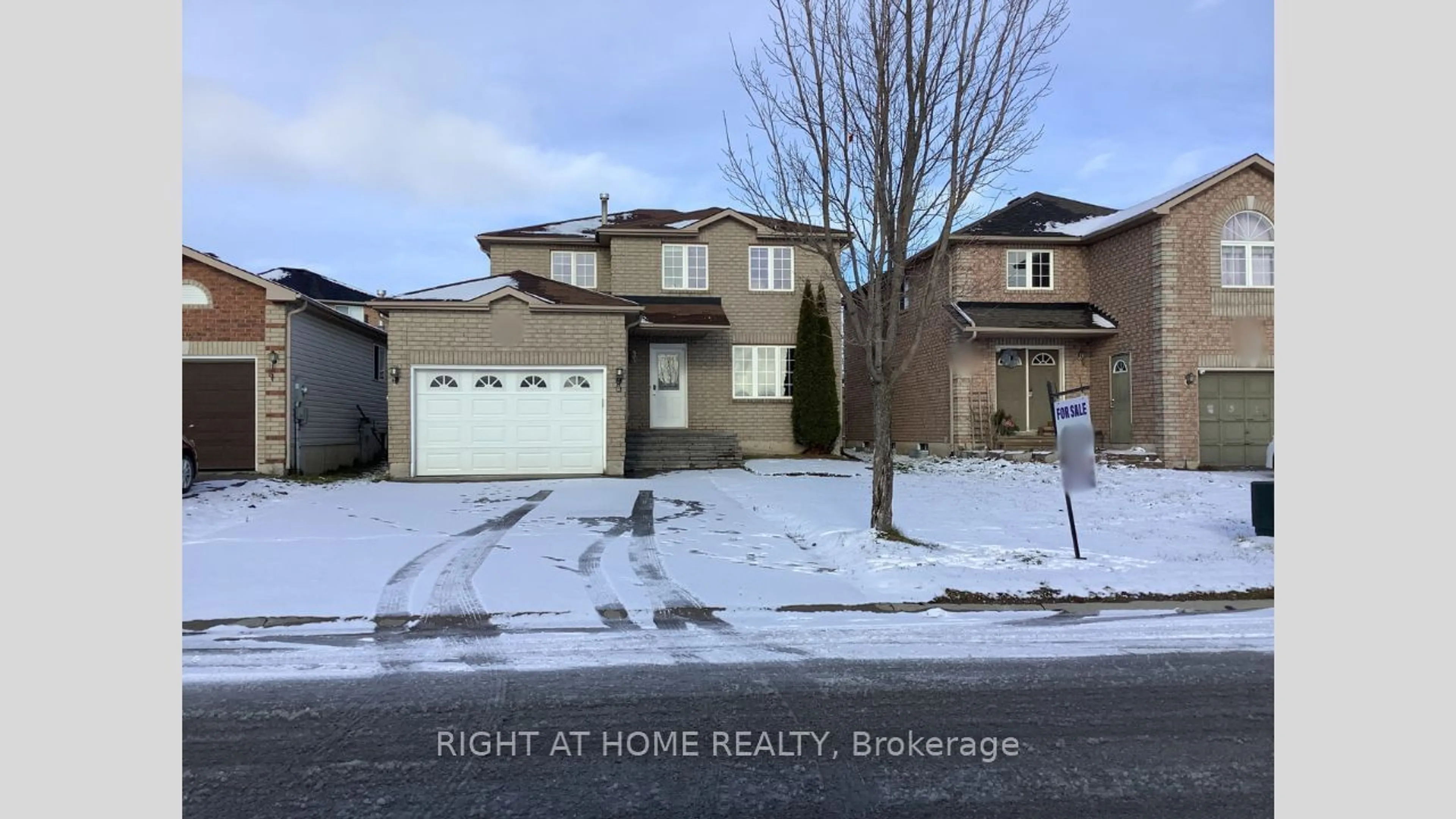 Blurry image for 214 DUNSMORE Lane, Barrie Ontario L4M 7A3