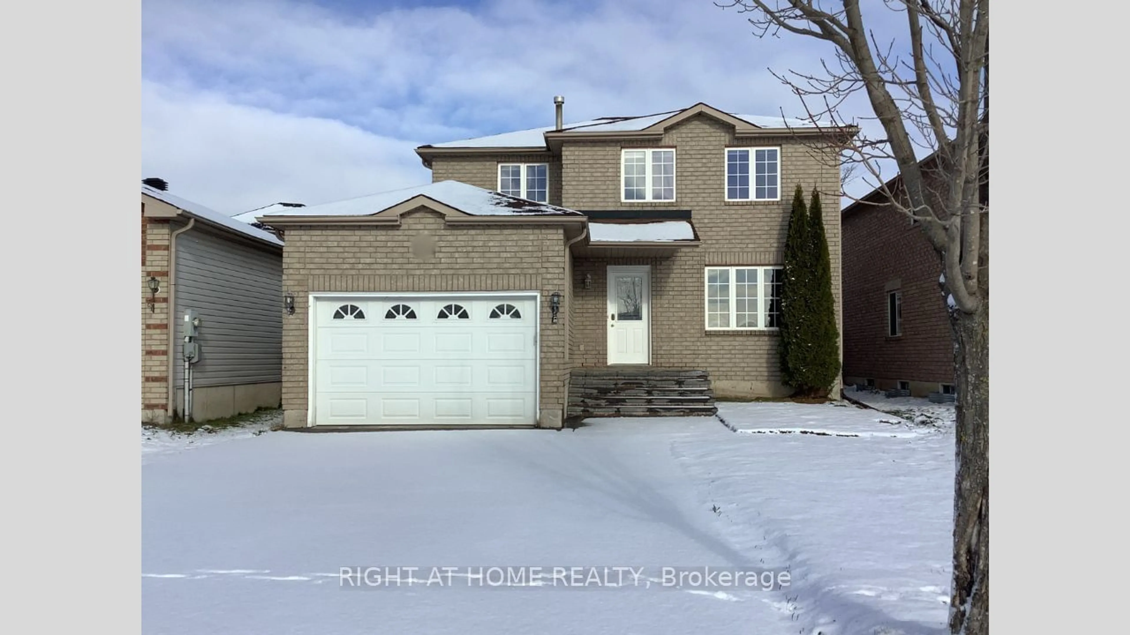 Home with vinyl exterior material, street for 214 DUNSMORE Lane, Barrie Ontario L4M 7A3