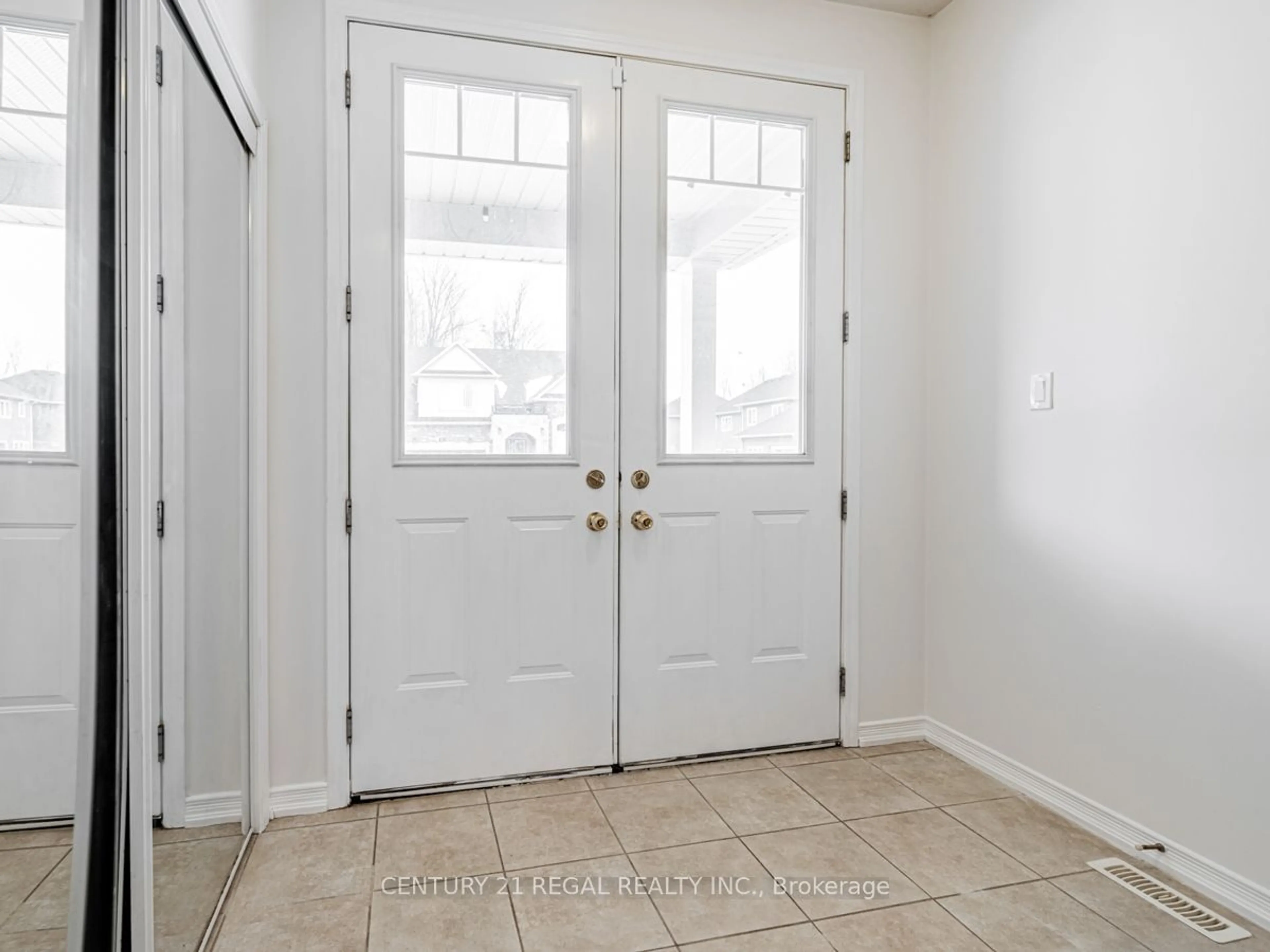 Indoor entryway for 264 Diana Dr, Orillia Ontario L3V 0E2