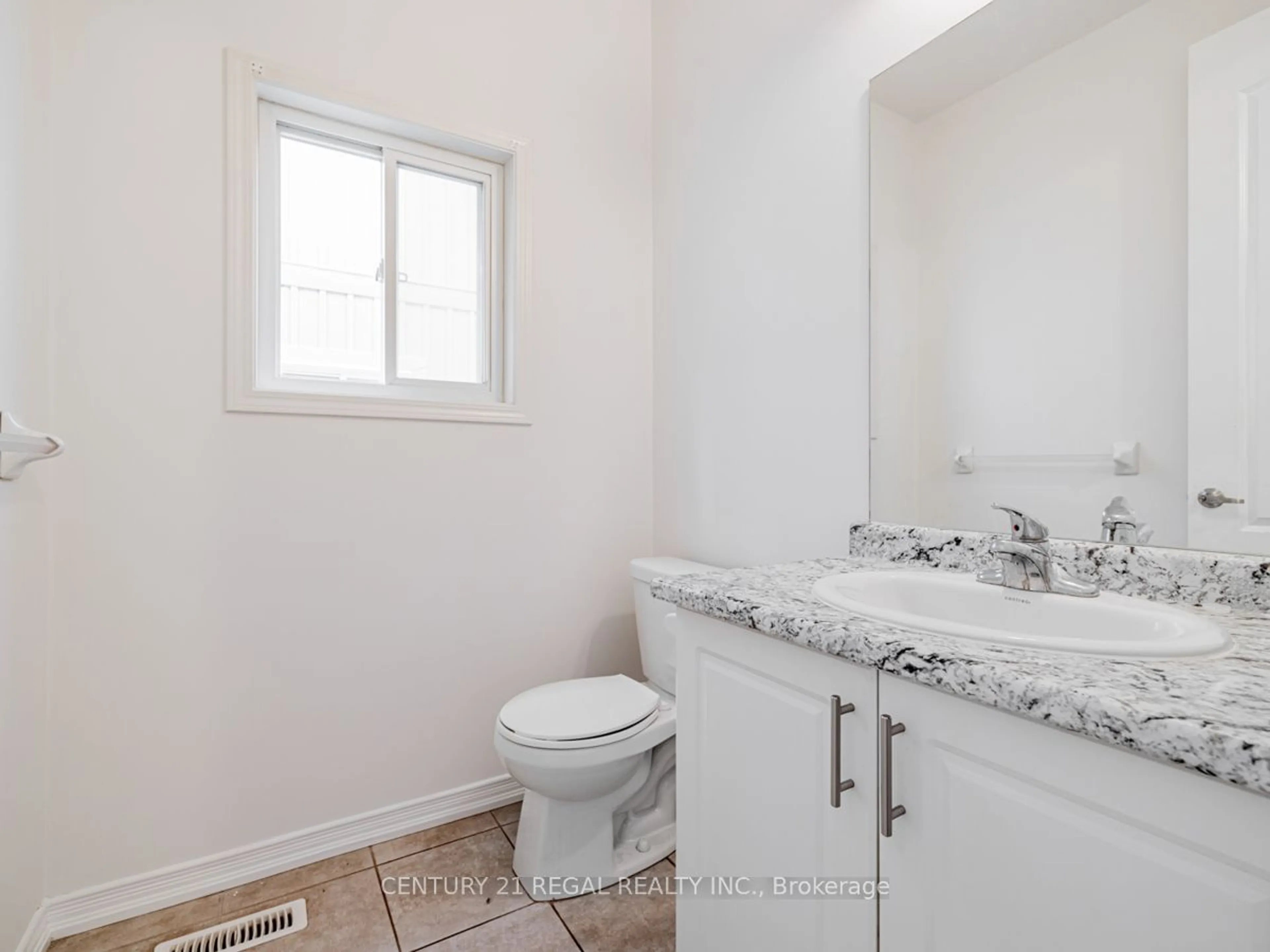 Standard bathroom, ceramic/tile floor for 264 Diana Dr, Orillia Ontario L3V 0E2