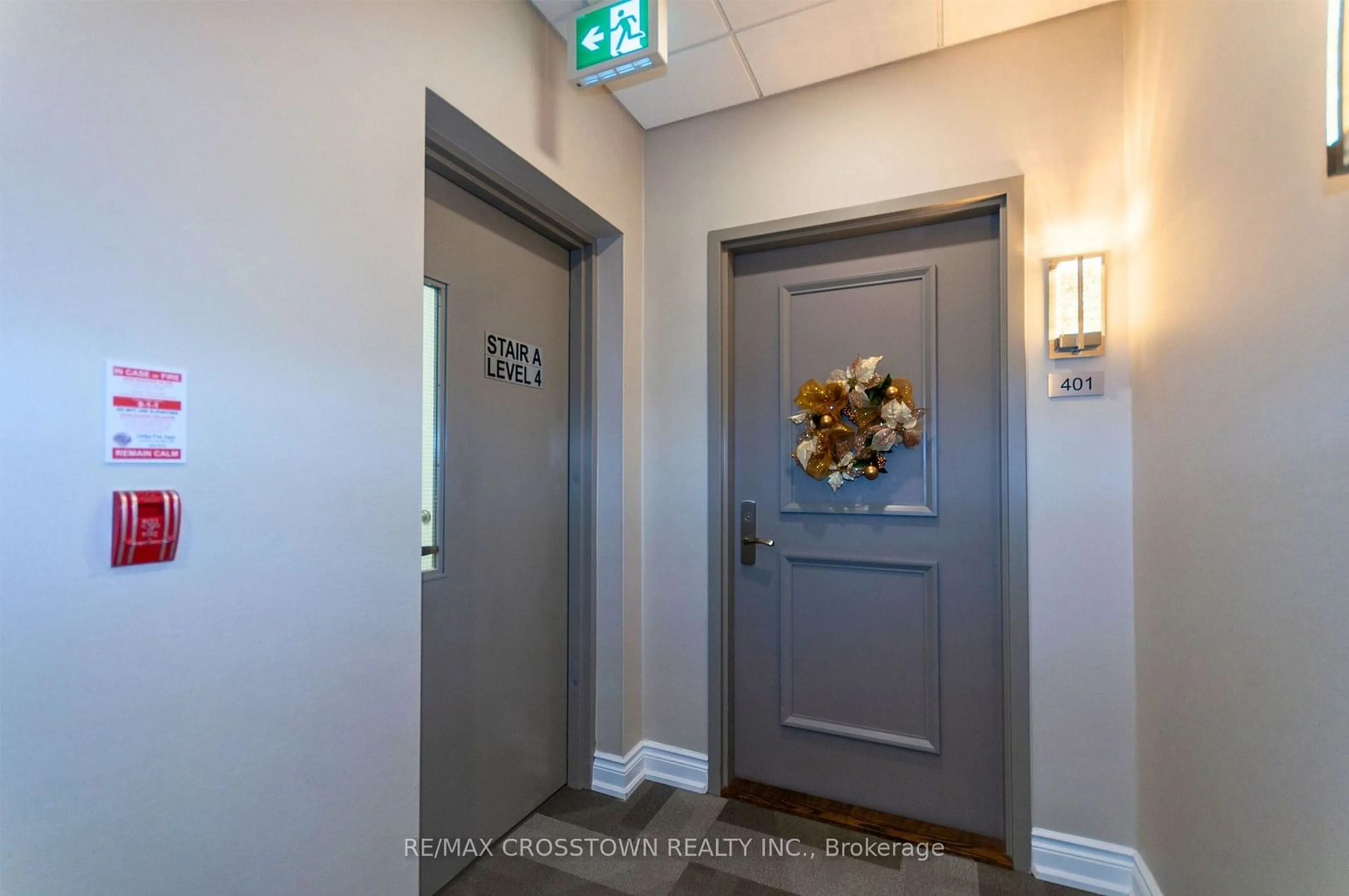 Indoor foyer for 90 Orchard Point Rd #401, Orillia Ontario L3V 8K4