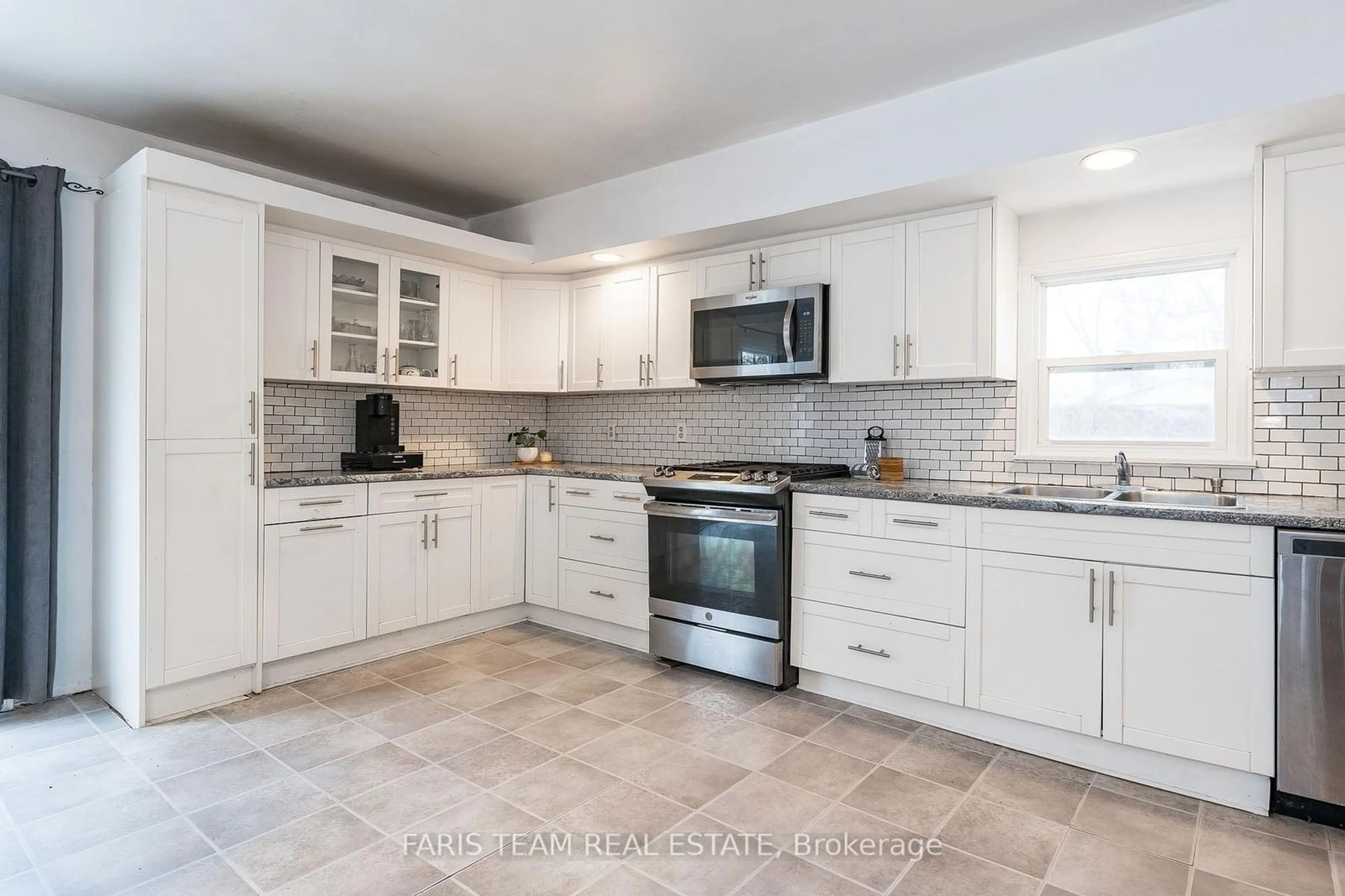 Open concept kitchen, ceramic/tile floor for 55 River Avenue Cres, Wasaga Beach Ontario L9Z 2K6