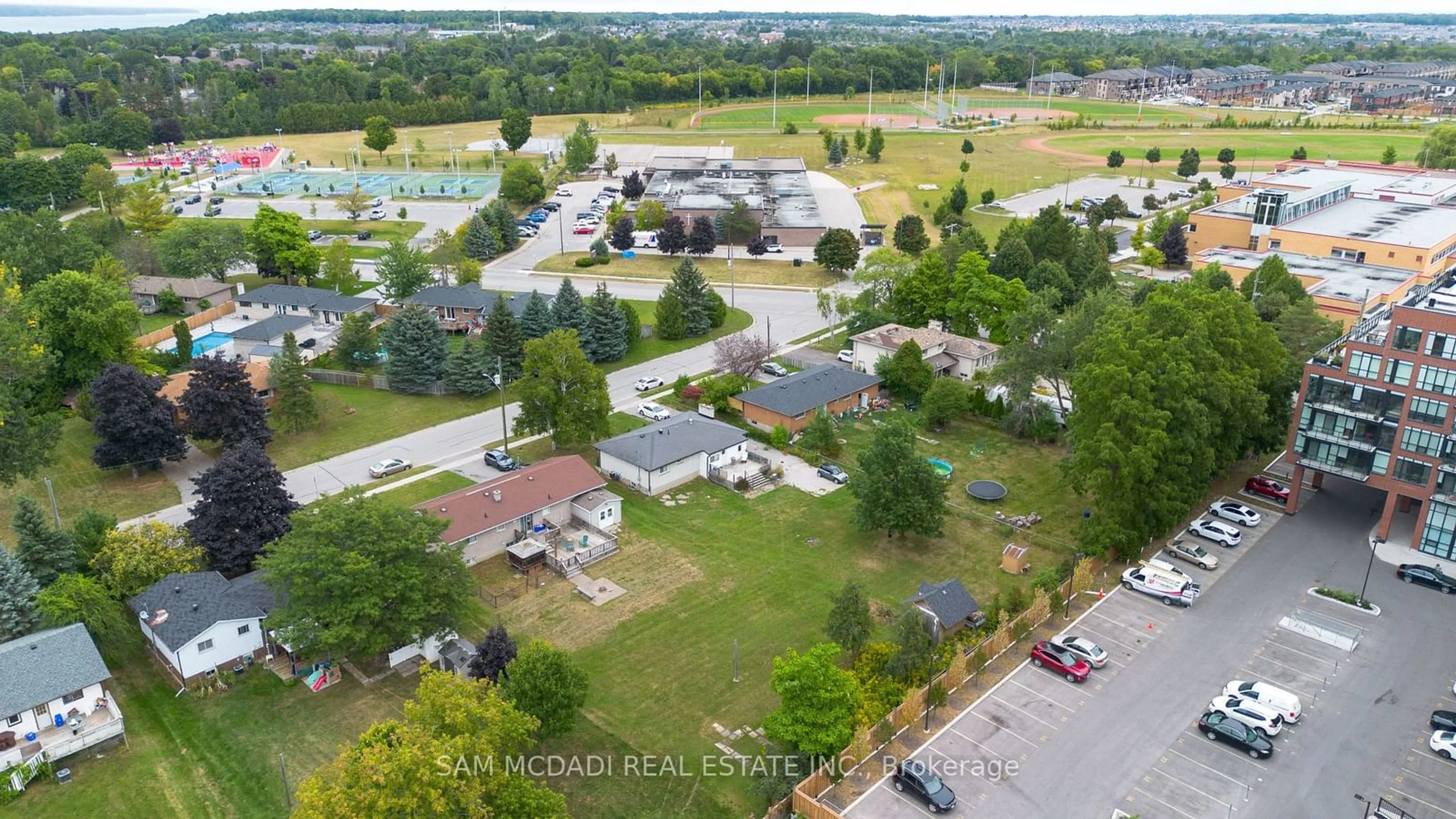 A pic from outside/outdoor area/front of a property/back of a property/a pic from drone, mountain view for 213 Kenneth Ave, Barrie Ontario L4N 4H2