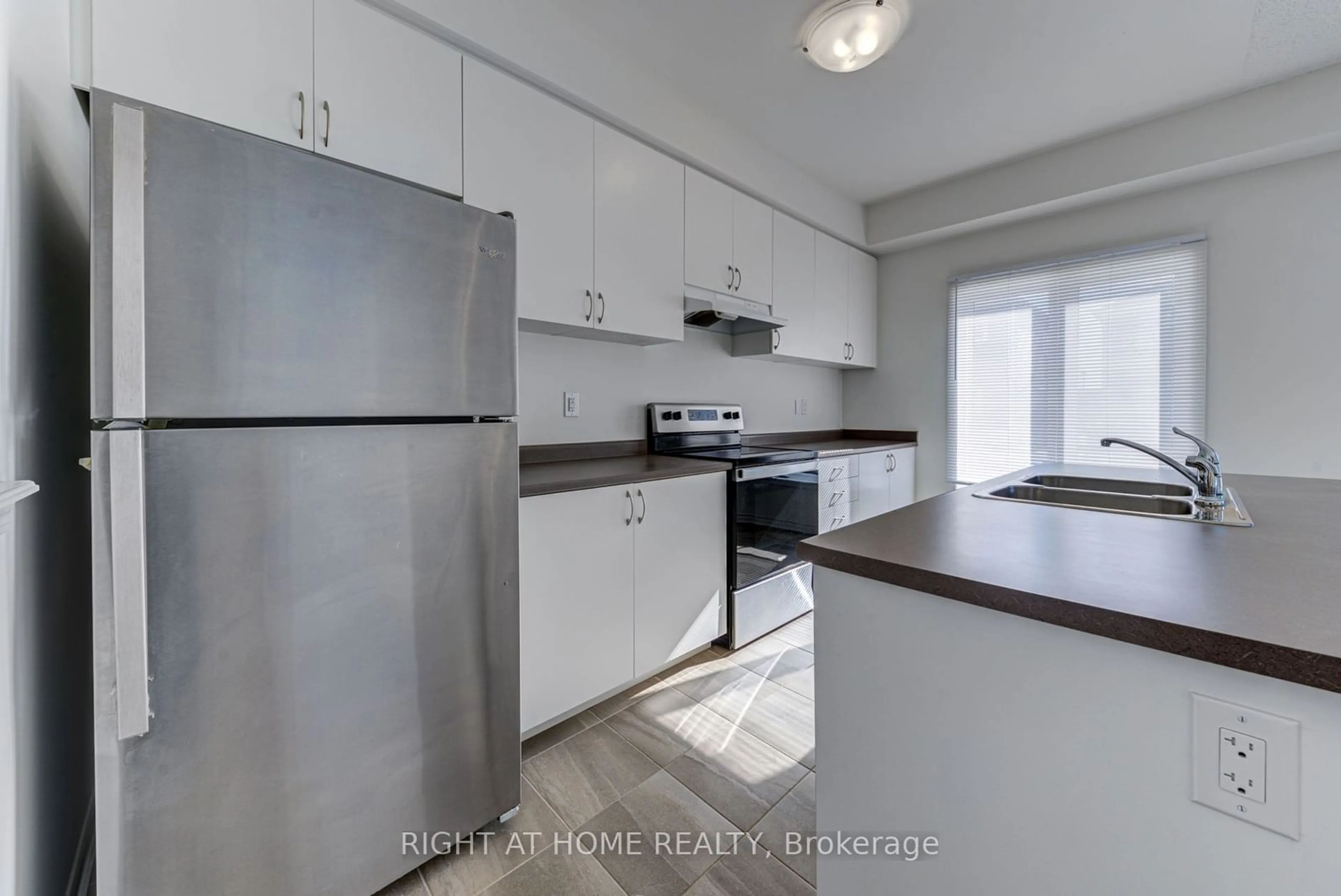 Standard kitchen, unknown for 8 Bobolink Dr, Wasaga Beach Ontario L9Z 0J2