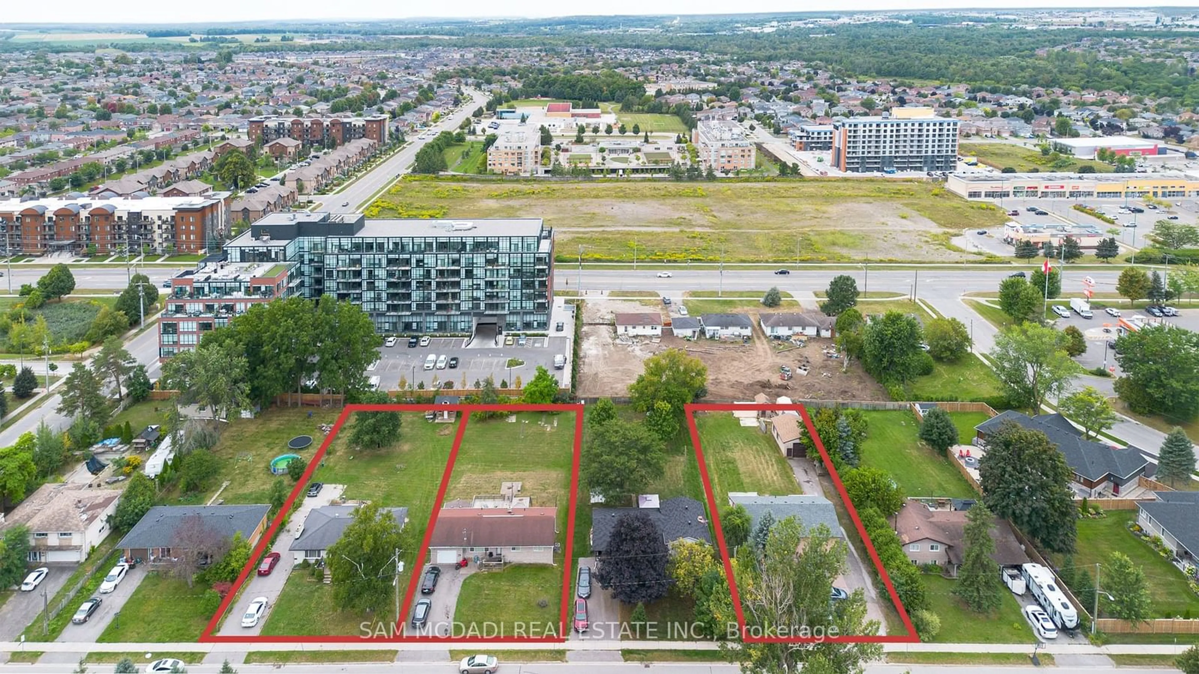 A pic from outside/outdoor area/front of a property/back of a property/a pic from drone, city buildings view from balcony for 211 Kenneth Ave, Barrie Ontario L4N 4H2