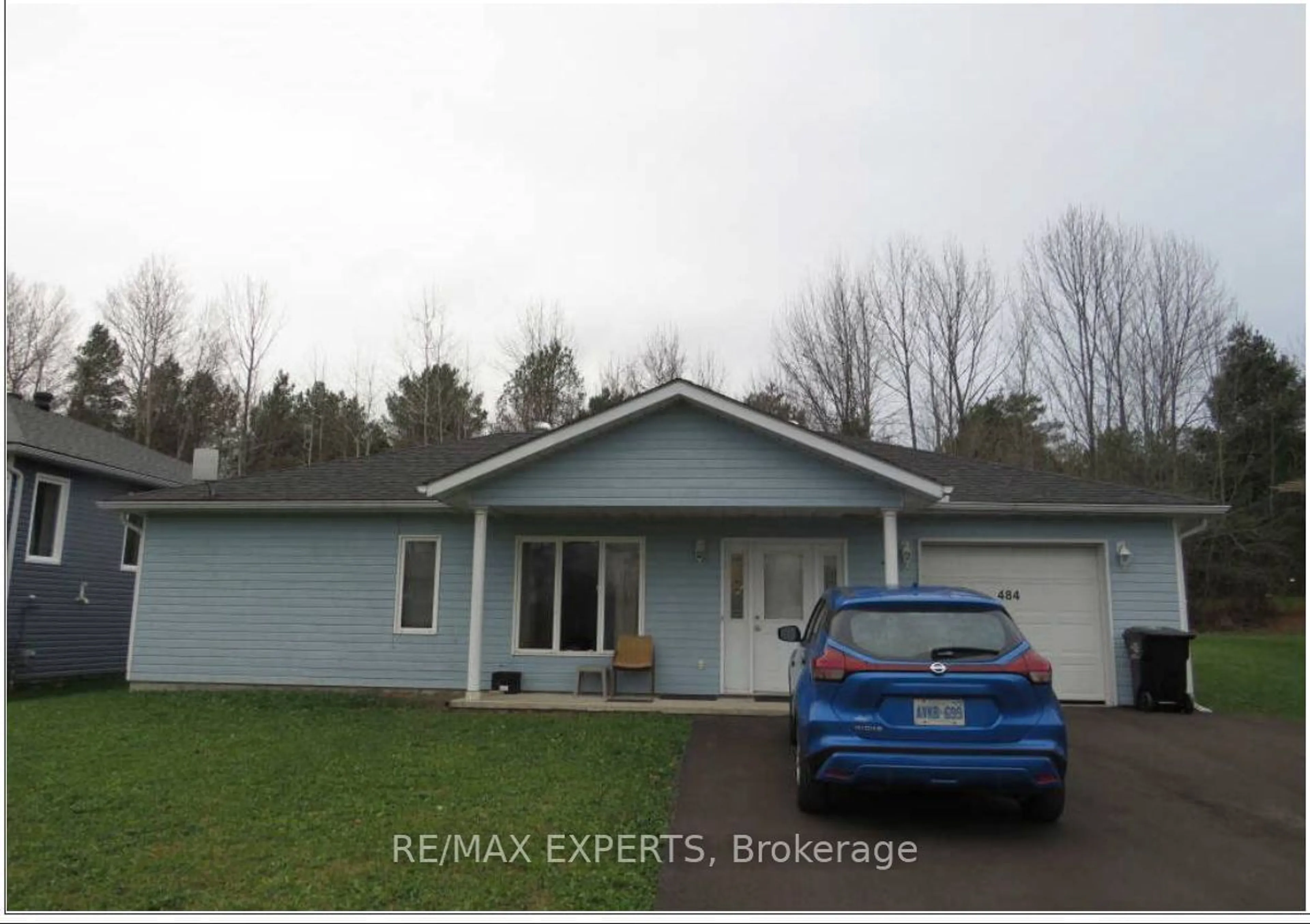 Home with vinyl exterior material, street for 484 7th Ave, Tay Ontario L0K 1R0