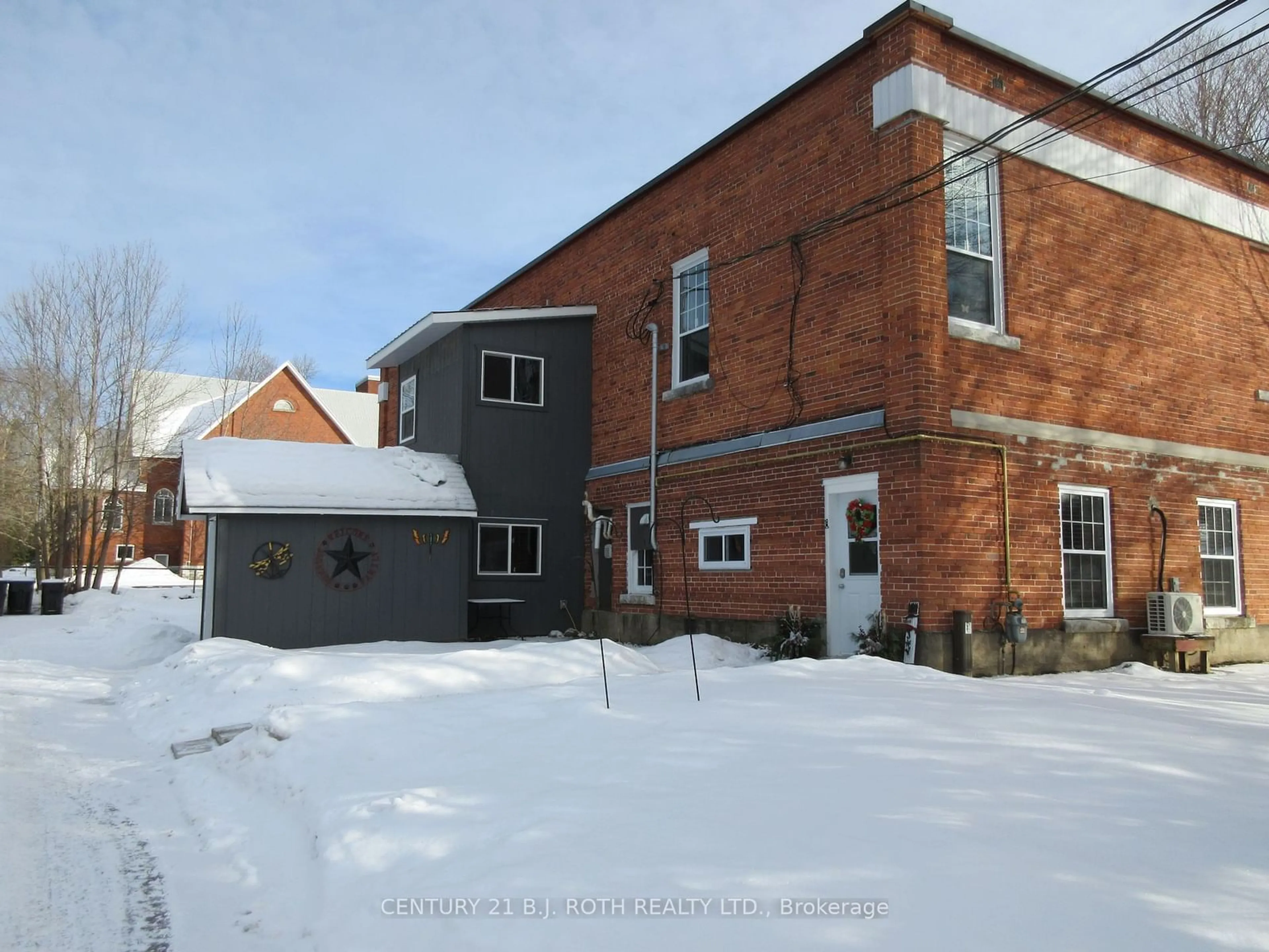 A pic from outside/outdoor area/front of a property/back of a property/a pic from drone, building for 12 Harriet St, Severn Ontario L0K 1E0