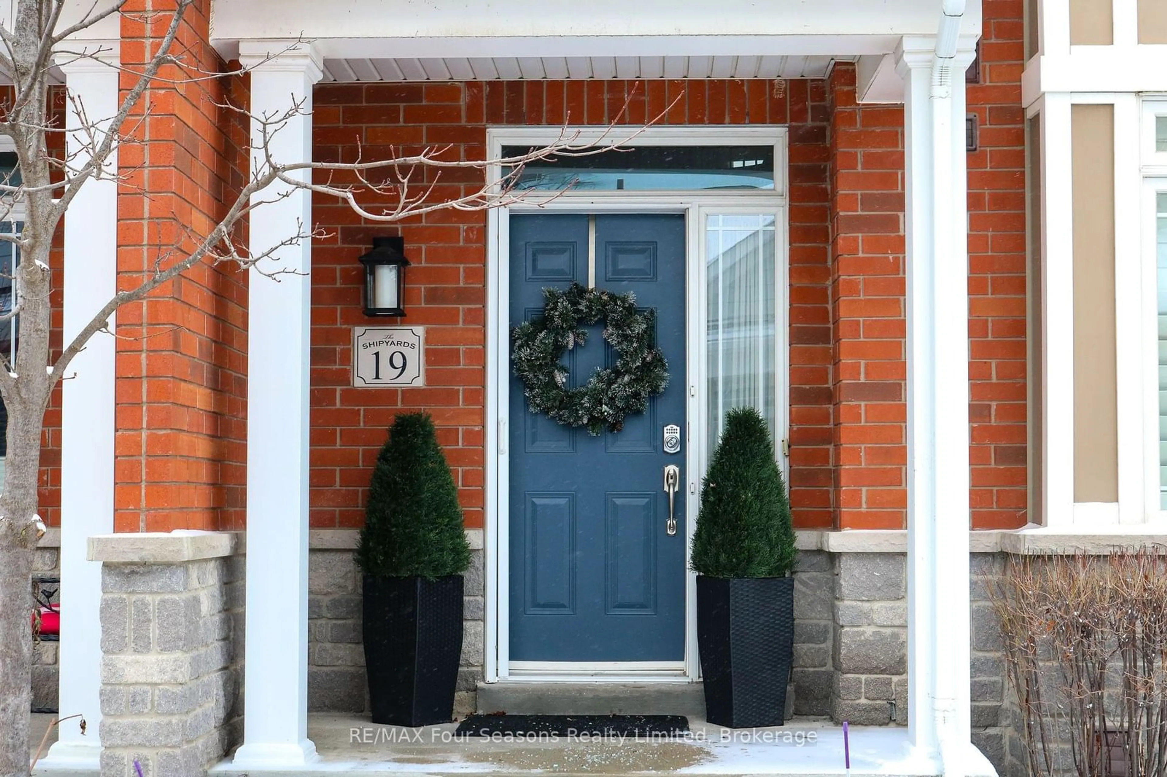 Indoor entryway for 19 Collship Lane, Collingwood Ontario L9Y 0J6