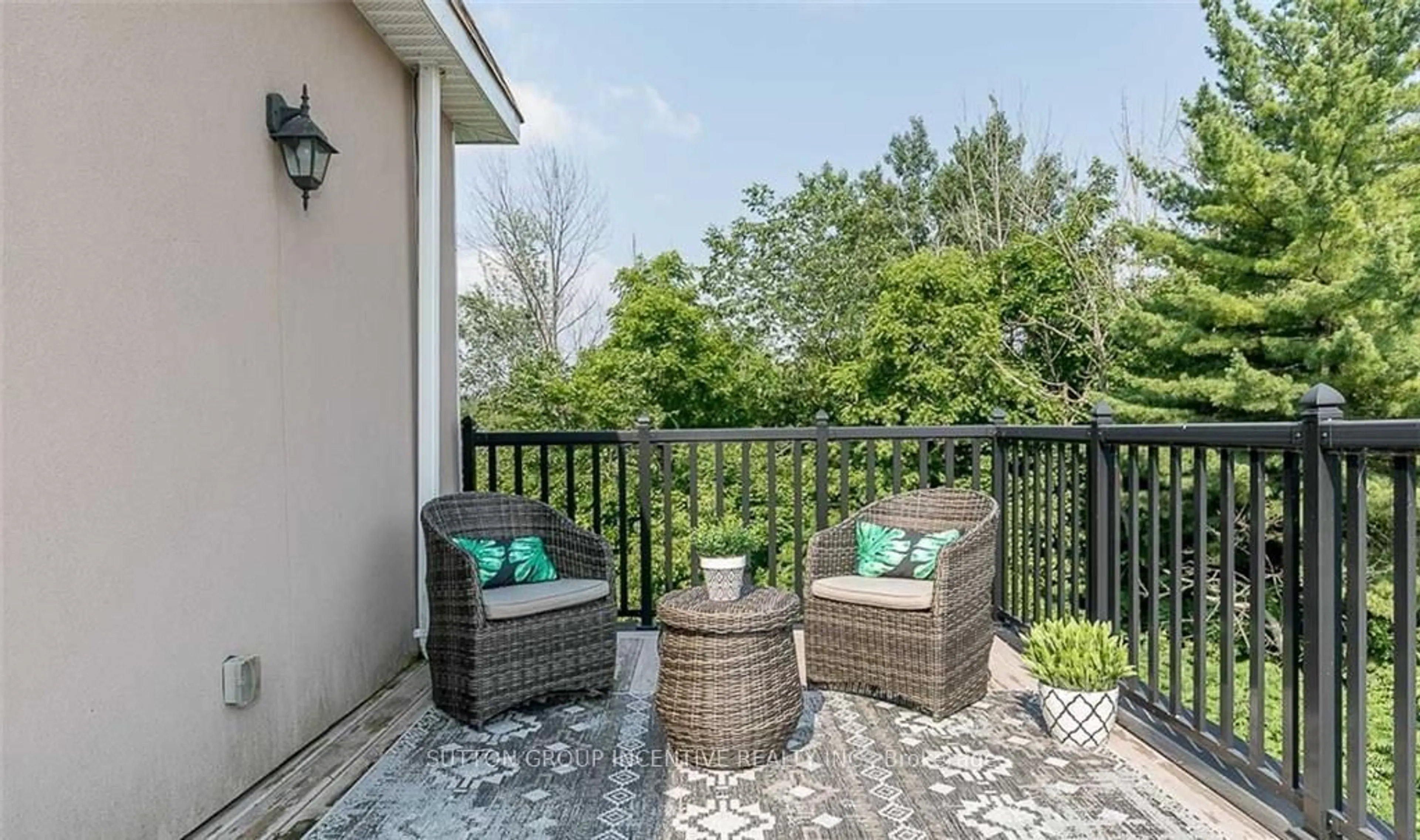 Patio, water/lake/river/ocean view for 16 GRAY Lane, Barrie Ontario L4N 7T1