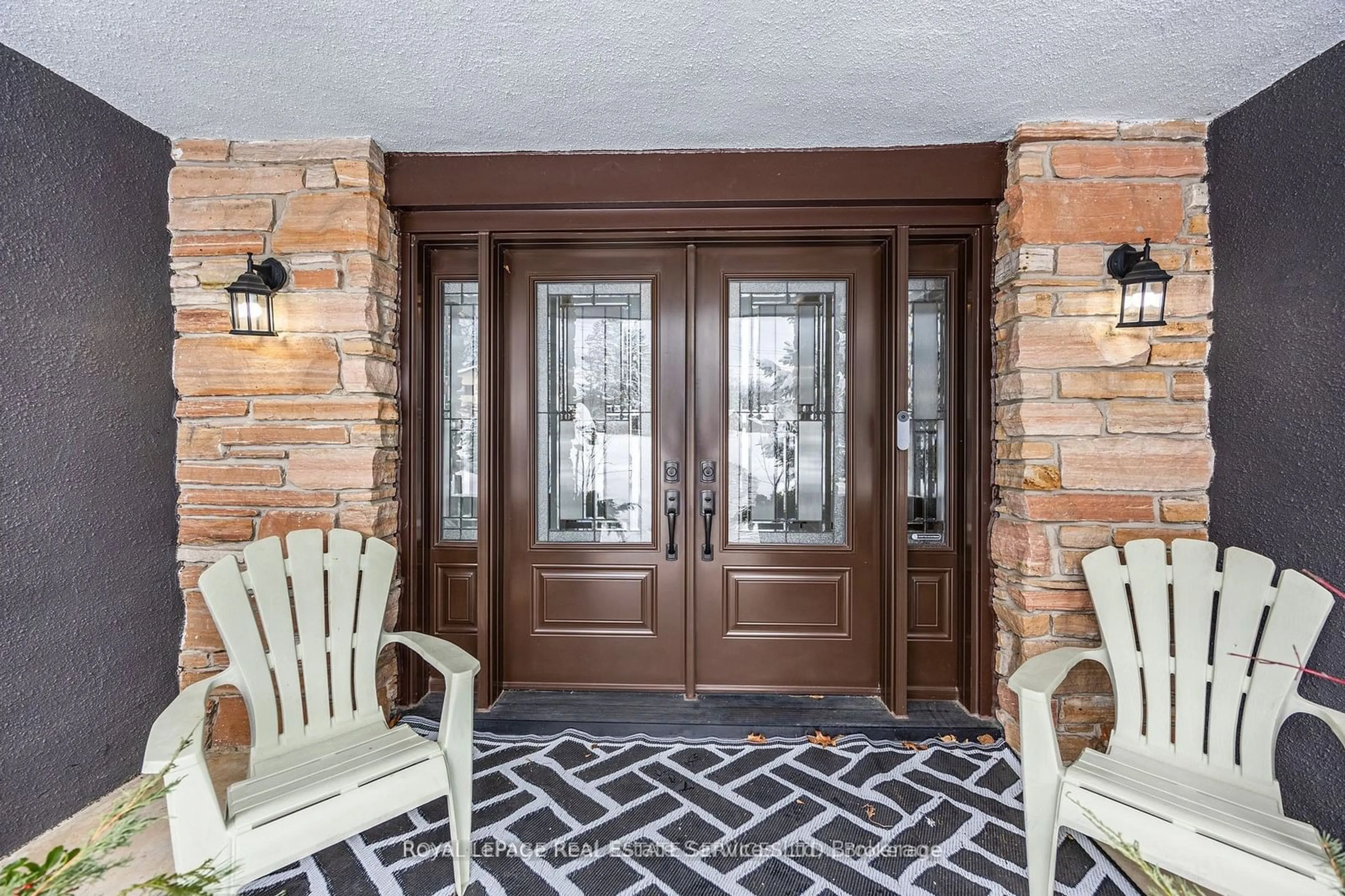 Indoor entryway for 83 Frederick Dr, Wasaga Beach Ontario L9Z 1P9