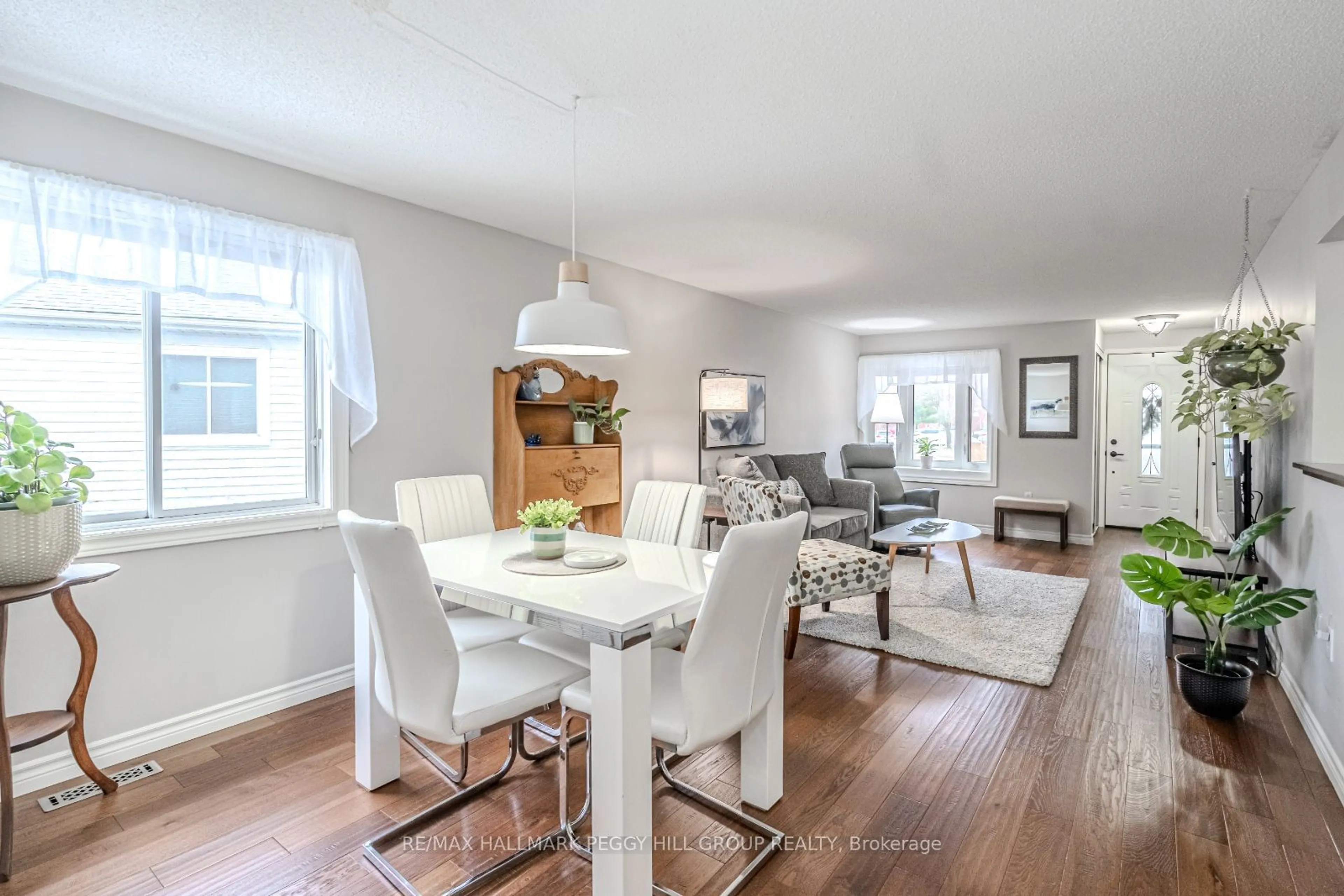 Dining room, wood/laminate floor for 58 Laidlaw Dr, Barrie Ontario L4N 7W2