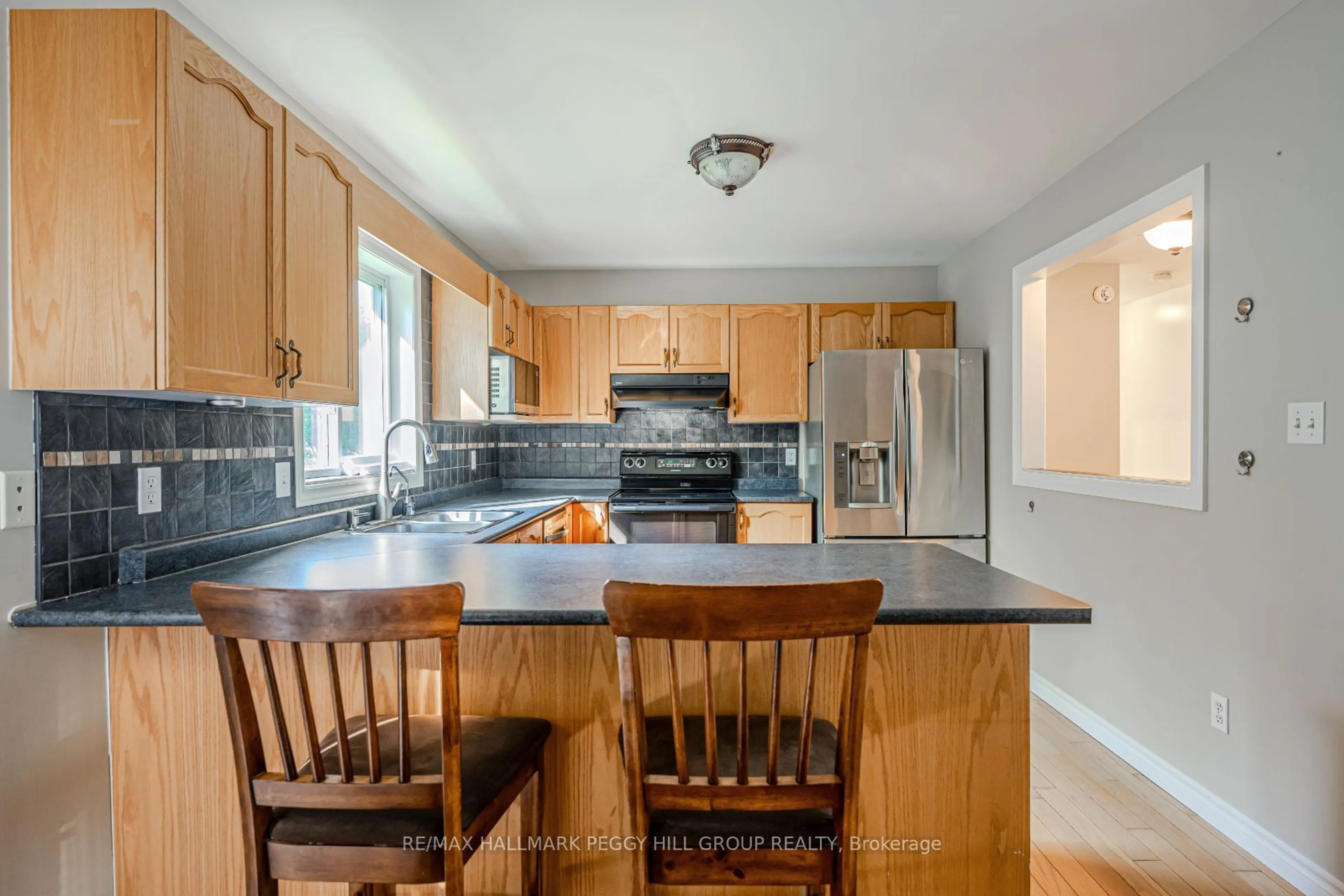 Open concept kitchen, unknown for 29 Melville Crt, Oro-Medonte Ontario L0L 2E0