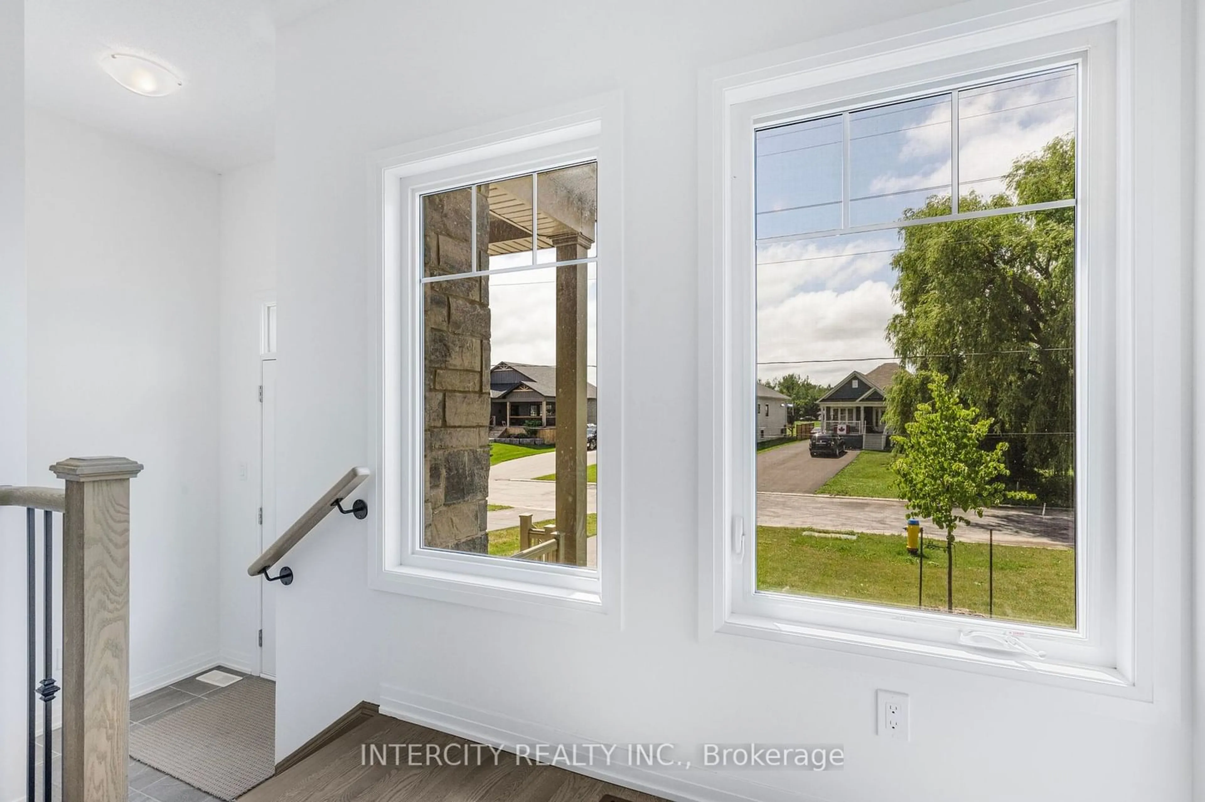 Indoor entryway for 327 Quebec St, Clearview Ontario L0M 1S0