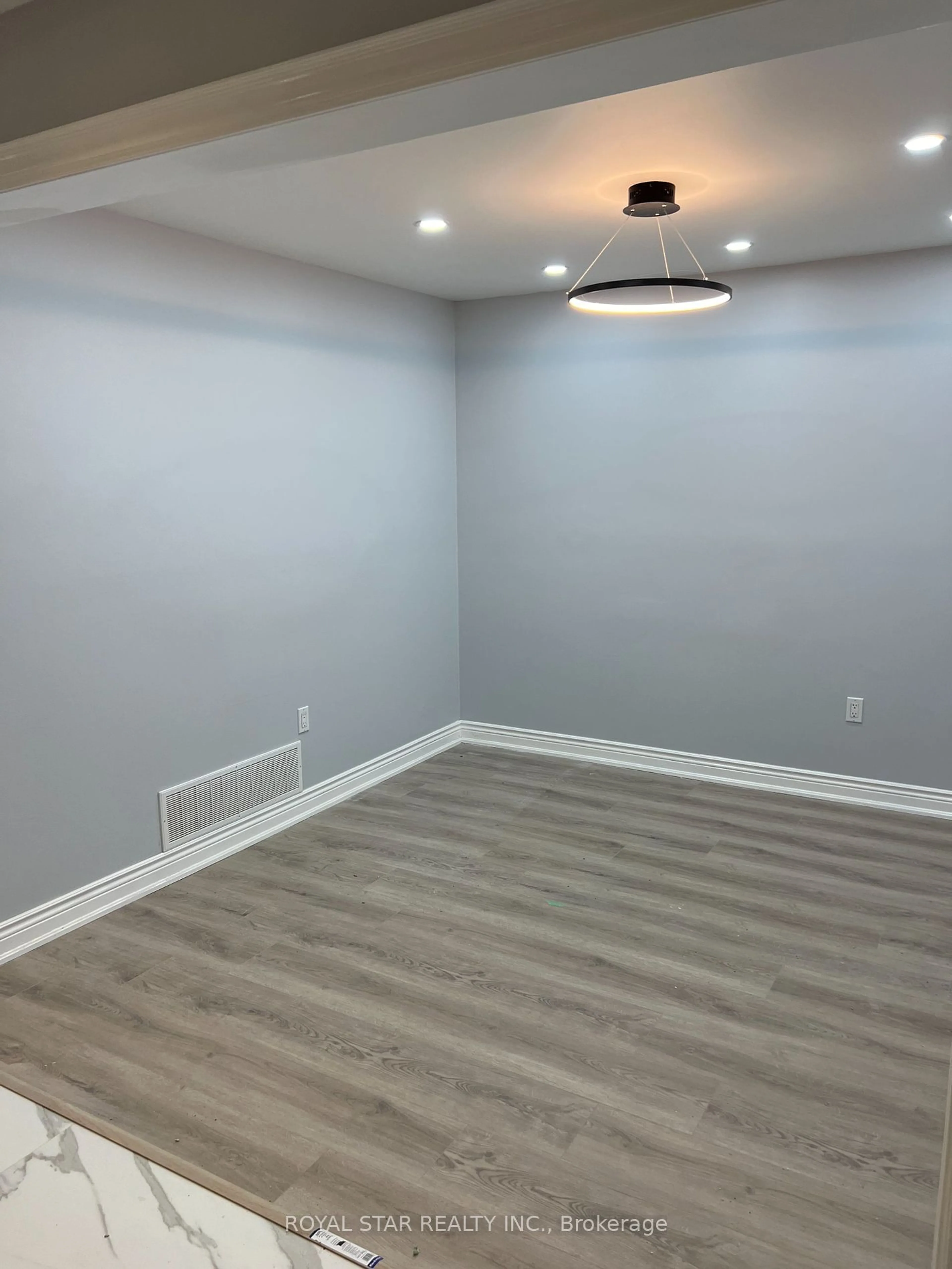 A pic of a room for 105 Lougheed Rd, Barrie Ontario L4N 8E1